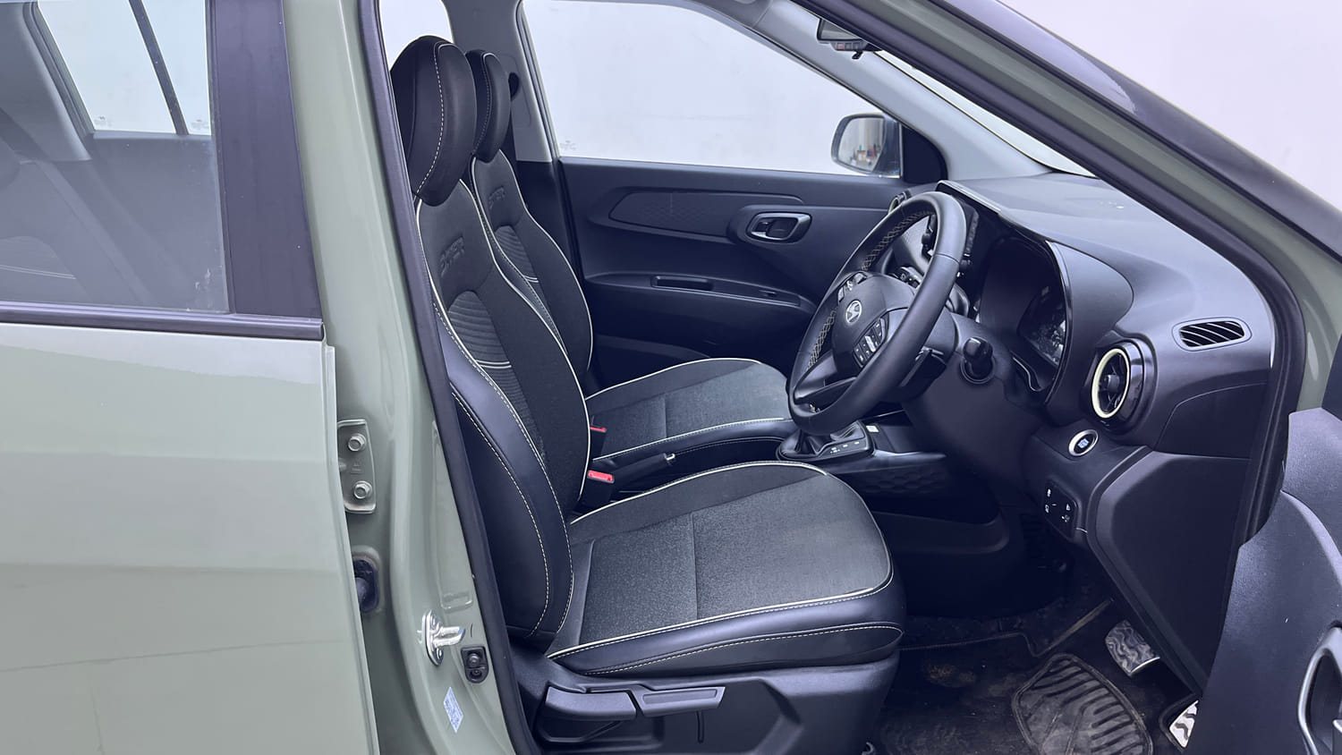 Used 2025 Hyundai Exter SX (O) Connect 1.2 AMT Dual Tone Petrol Automatic interior RIGHT SIDE FRONT DOOR CABIN VIEW