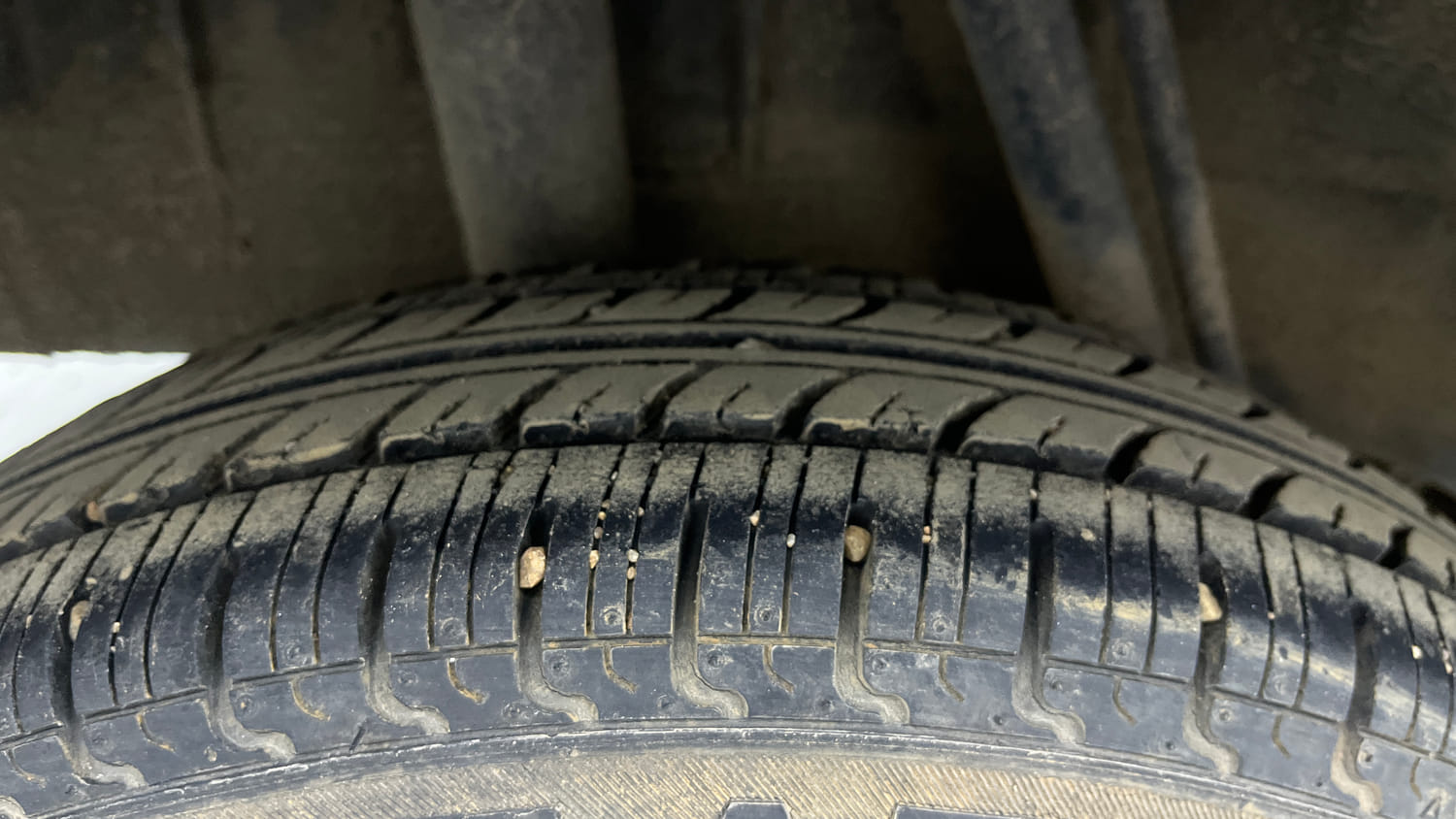 Used 2018 Renault Kwid CLIMBER 1.0 Petrol Manual tyres RIGHT REAR TYRE TREAD VIEW