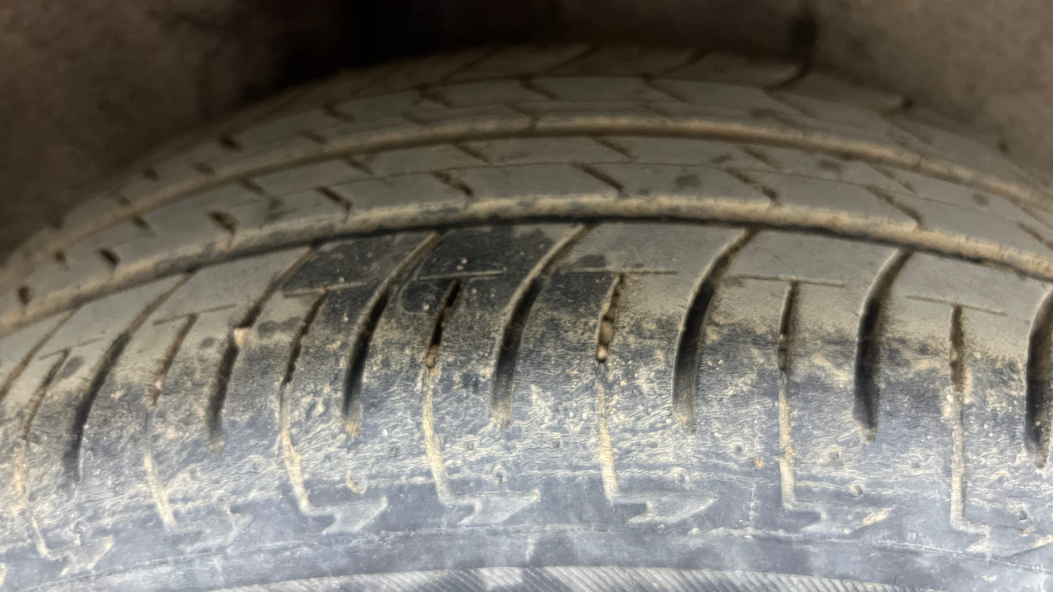 Used 2017 Ford EcoSport Titanium+ 1.5L TDCi Diesel Manual tyres RIGHT REAR TYRE TREAD VIEW