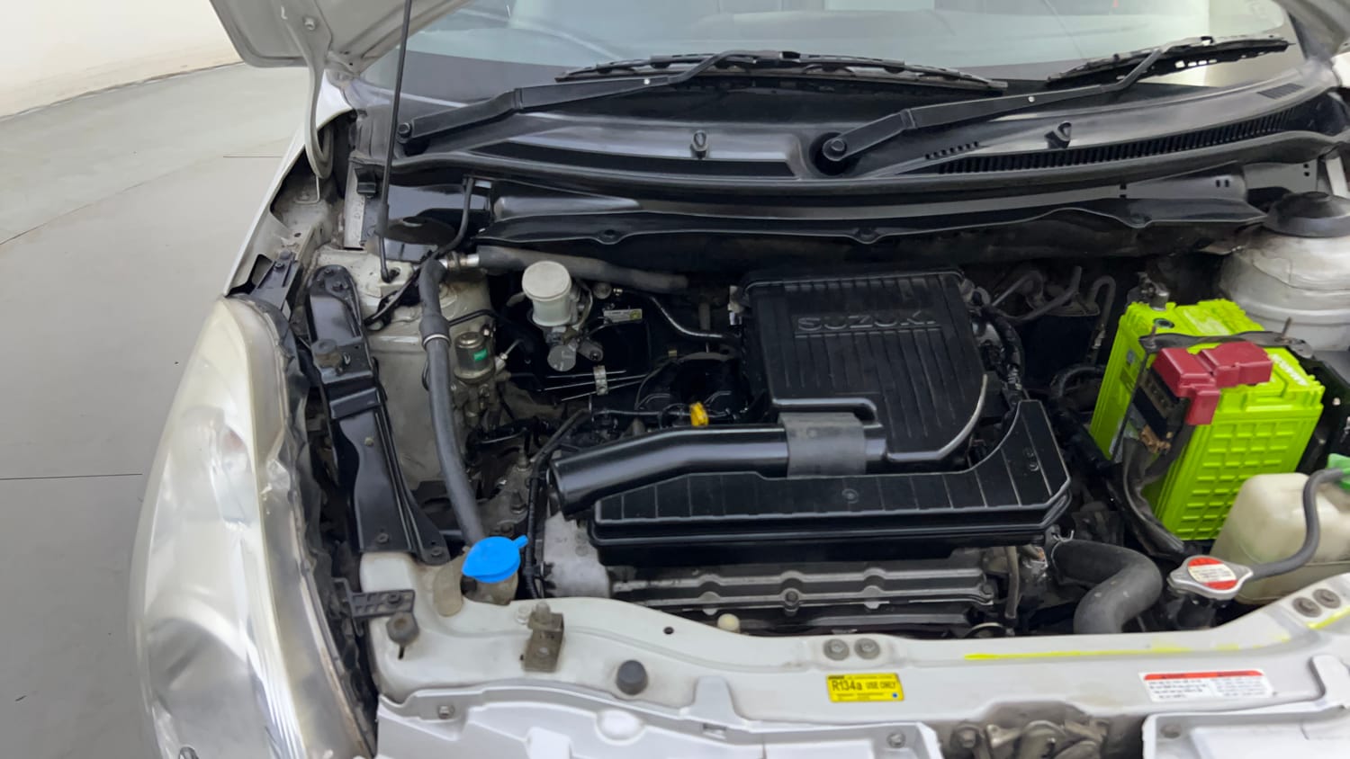 Used 2012 Maruti Suzuki Swift VXi Petrol Manual engine ENGINE RIGHT SIDE HINGE & APRON VIEW