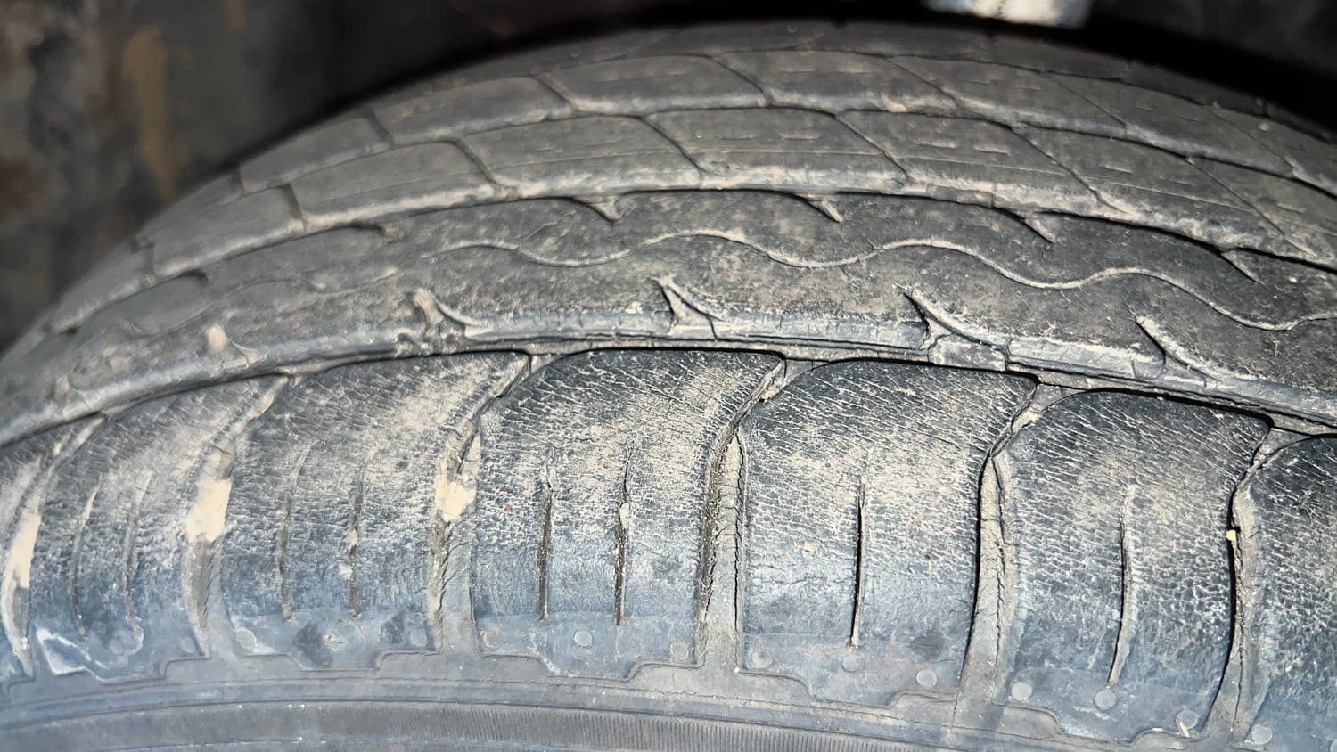 Used 2015 Ford EcoSport Ambiente 1.5 TDCi Diesel Manual tyres RIGHT FRONT TYRE TREAD VIEW