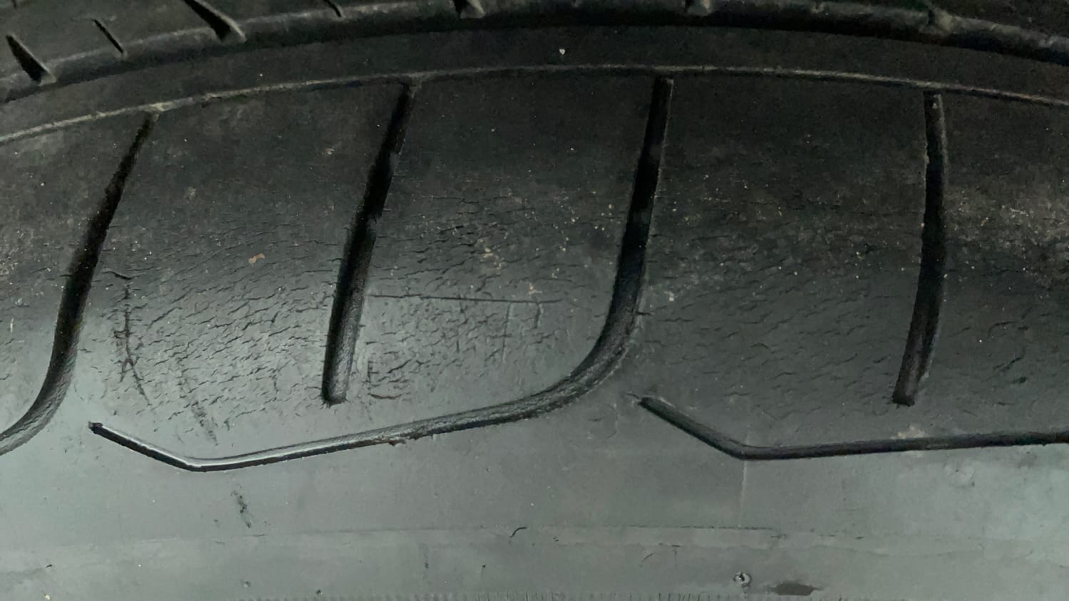 Used 2023 Hyundai Verna SX 1.5 MPi Petrol Manual tyres LEFT REAR TYRE TREAD VIEW