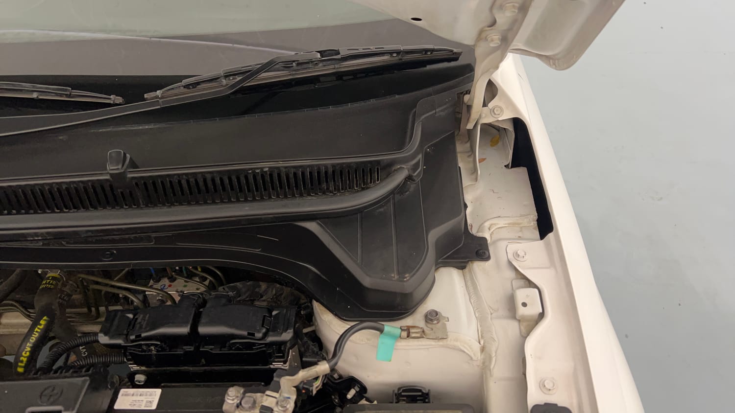 Used 2024 Hyundai New i20 Asta (O) 1.2 IVT Petrol Automatic engine ENGINE LEFT SIDE HINGE & APRON VIEW