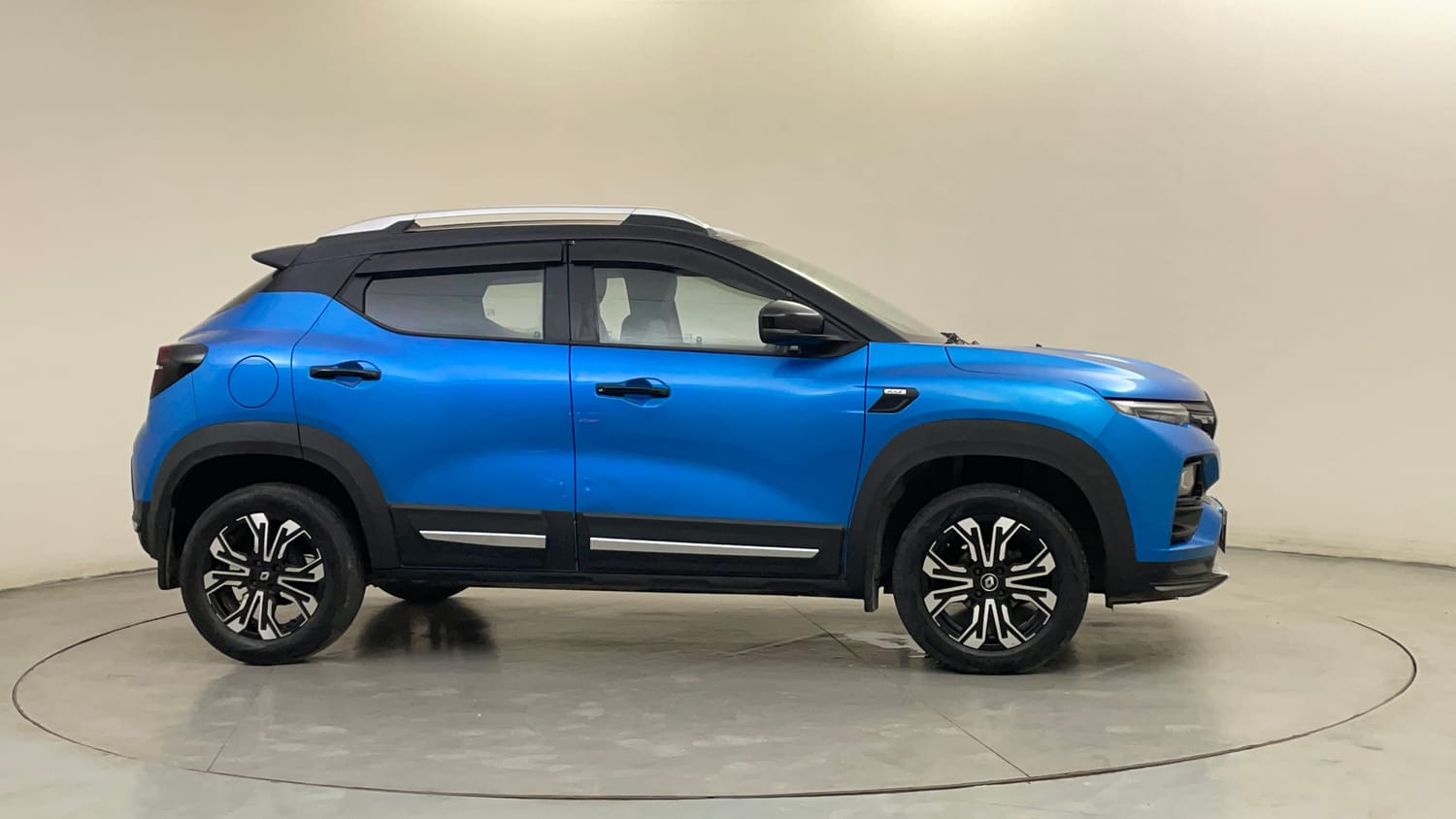 Used 2022 Renault Kiger RXZ AMT Dual Tone Petrol Automatic exterior RIGHT SIDE VIEW