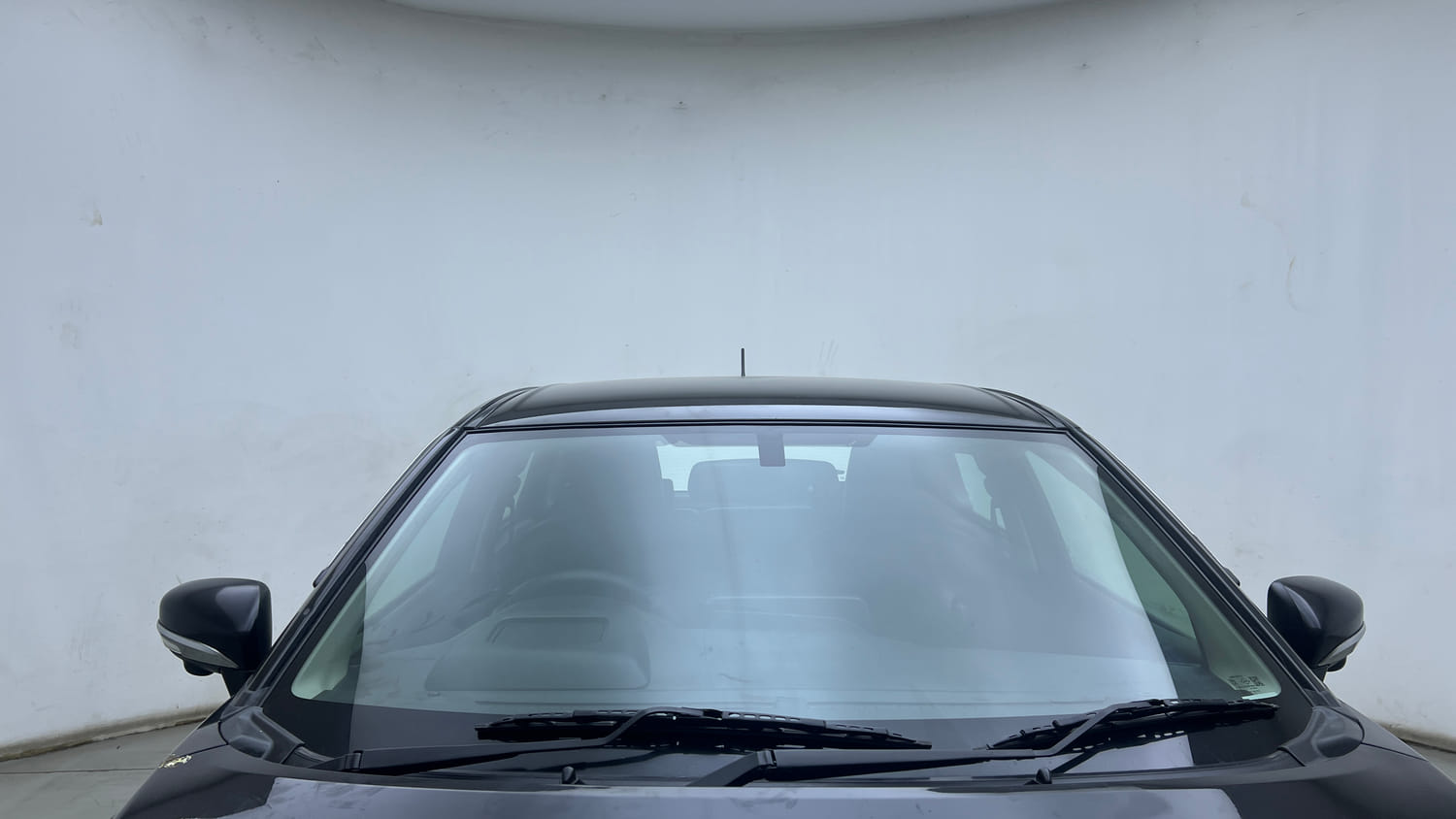 Used 2023 Maruti Suzuki Baleno Alpha MT Petrol Manual exterior FRONT WINDSHIELD VIEW