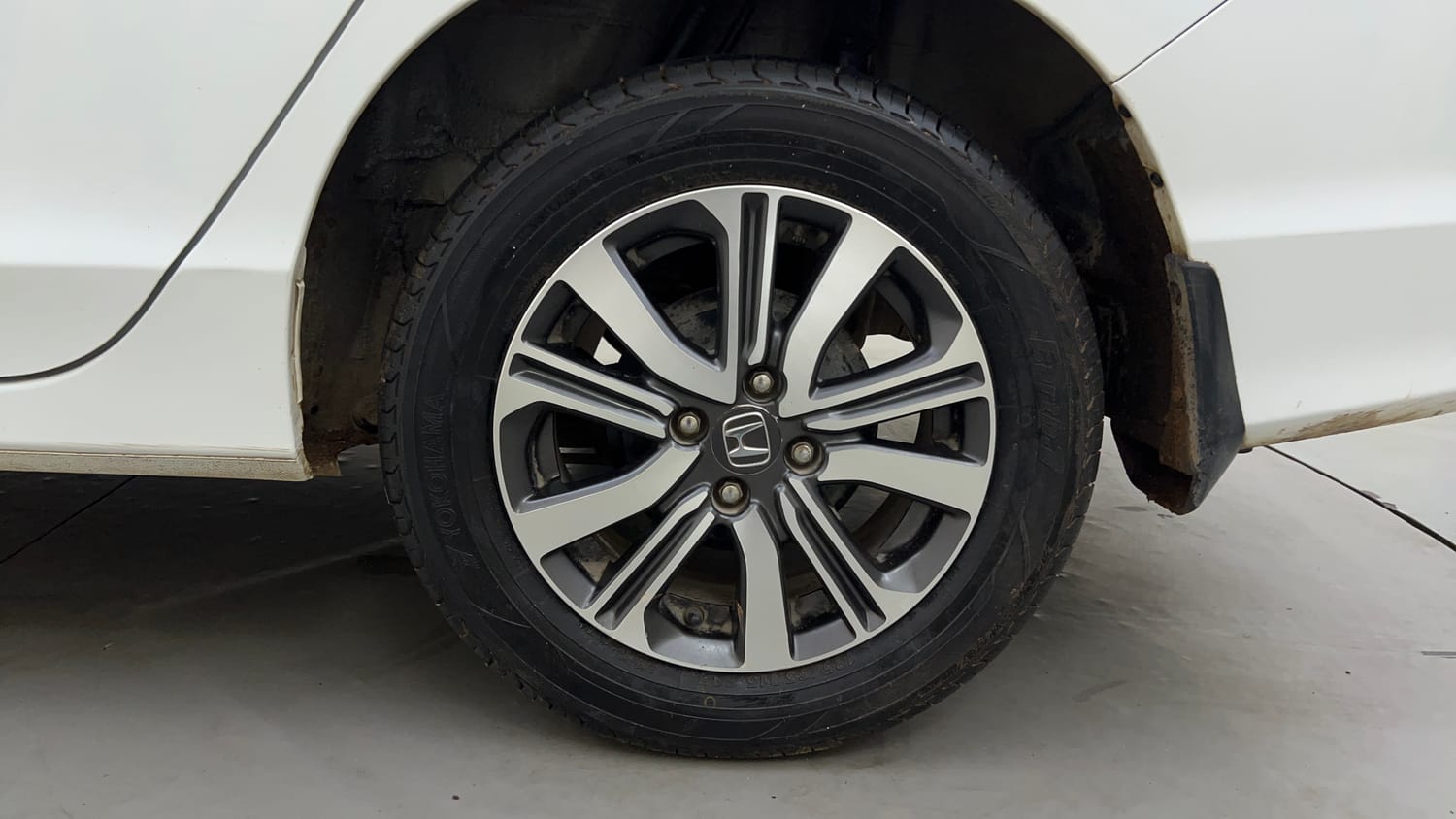 Used 2022 Honda City 4th Generation V Petrol Petrol Manual tyres LEFT REAR TYRE RIM VIEW