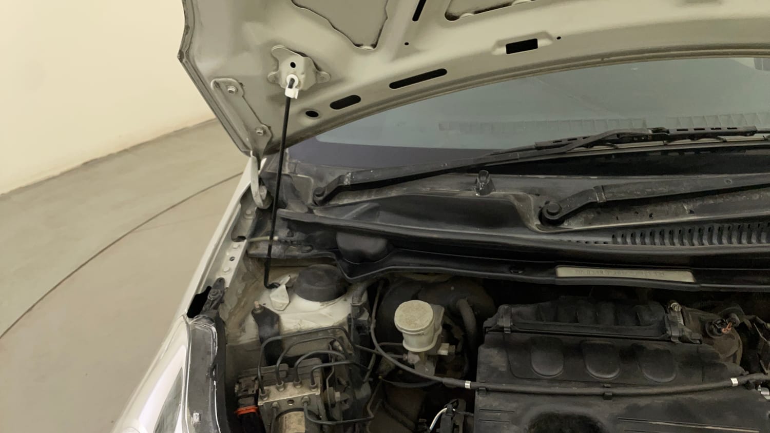 Used 2013 Maruti Suzuki A-Star VXI AT Petrol Automatic engine ENGINE RIGHT SIDE HINGE & APRON VIEW