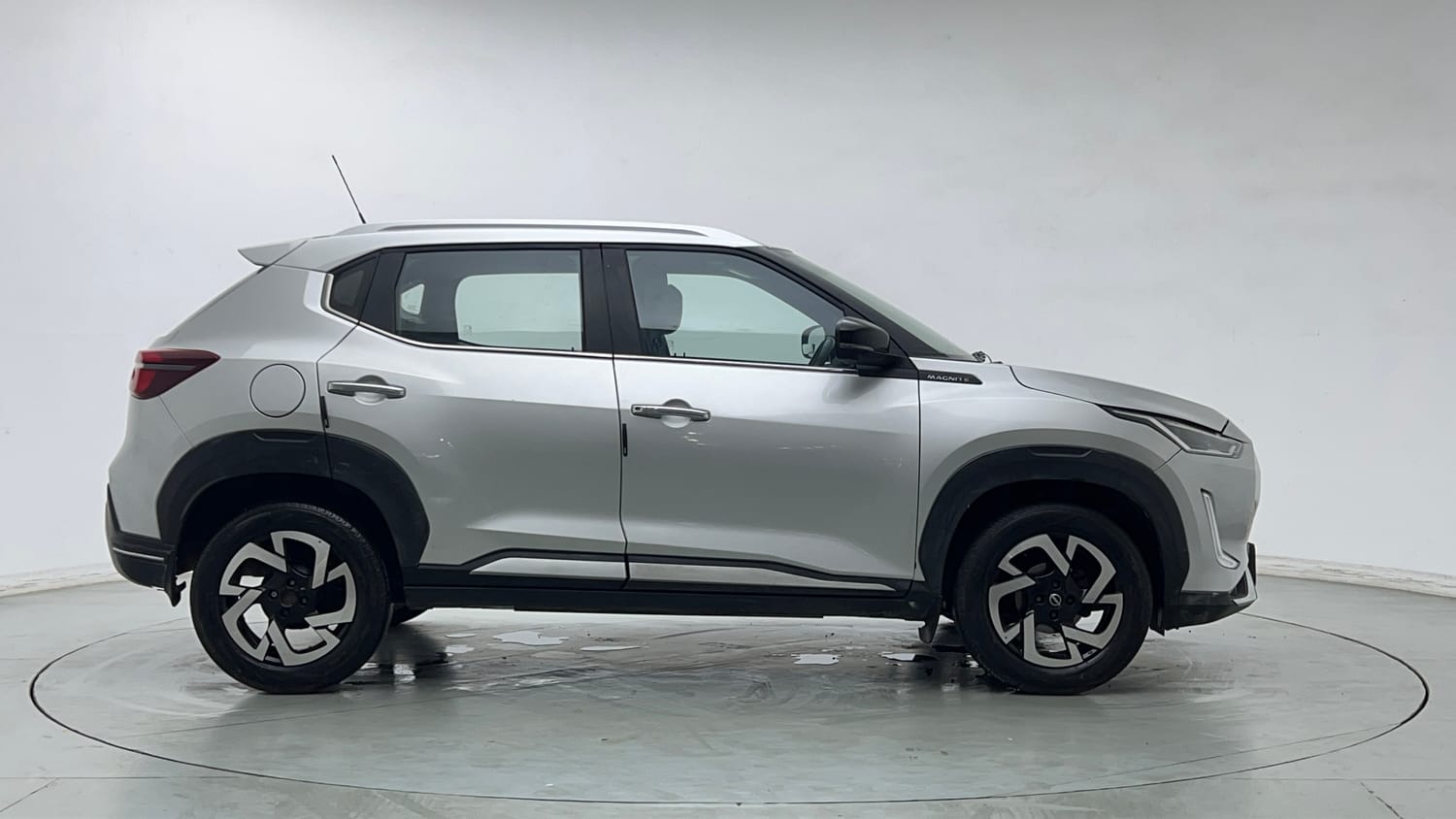 Used 2021 Nissan Magnite XV Premium Turbo Petrol Manual exterior RIGHT SIDE VIEW
