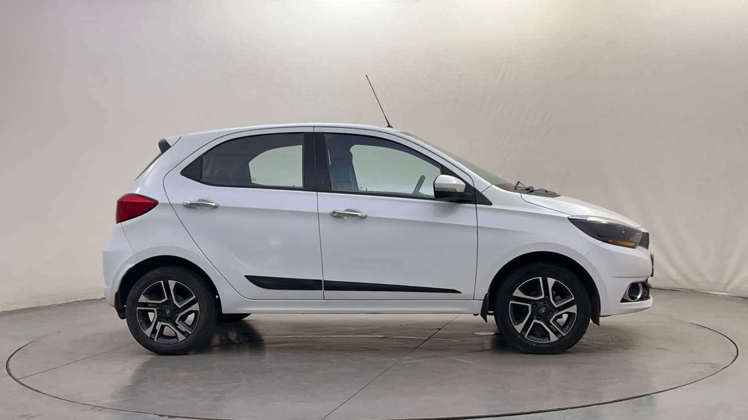 Used 2019 Tata Tiago Revotron XZ Plus Petrol Manual exterior RIGHT SIDE VIEW