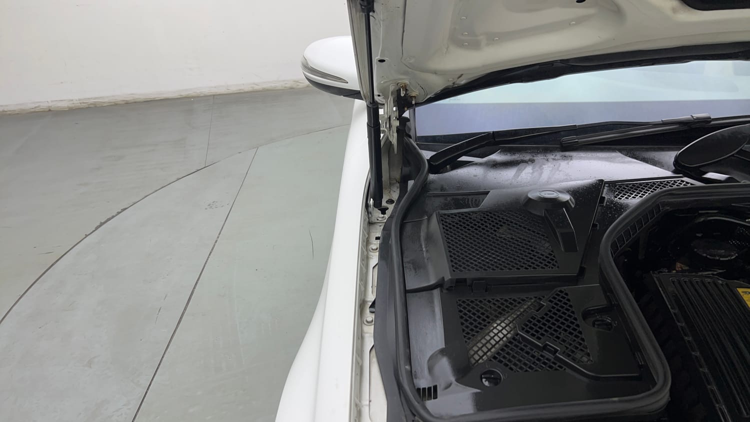 Used 2015 Mercedes-Benz C-Class C 200 Avantgarde Petrol Automatic engine ENGINE RIGHT SIDE HINGE & APRON VIEW