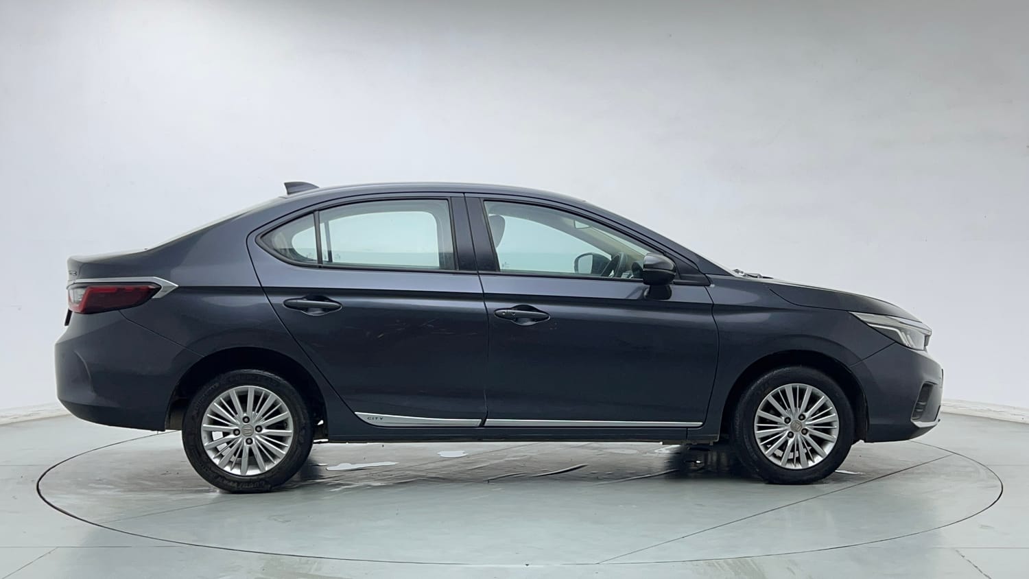 Used 2023 Honda City V CVT Petrol Petrol Automatic exterior RIGHT SIDE VIEW