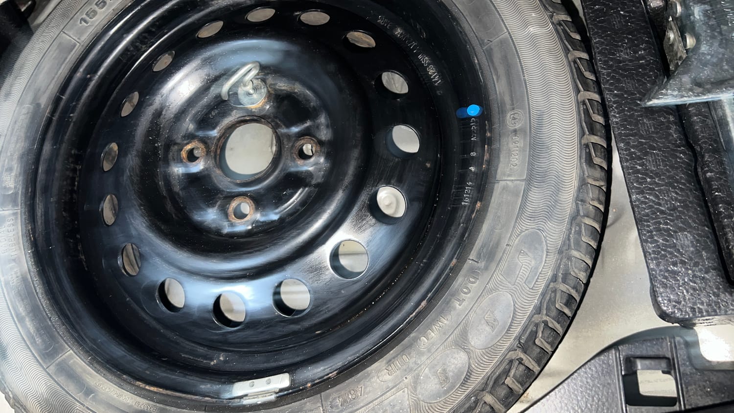 Used 2014 Maruti Suzuki Wagon R VXI Petrol Manual tyres SPARE TYRE VIEW