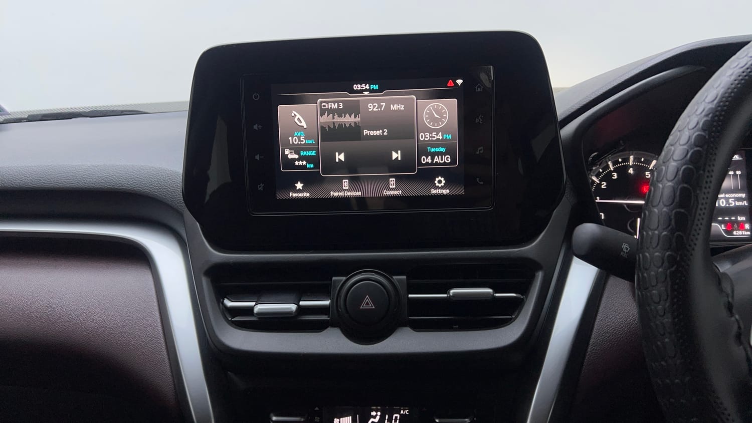 Used 2026 Maruti Suzuki Grand Vitara Delta Smart Hybrid Petrol Manual top_features Integrated (in-dash) music system