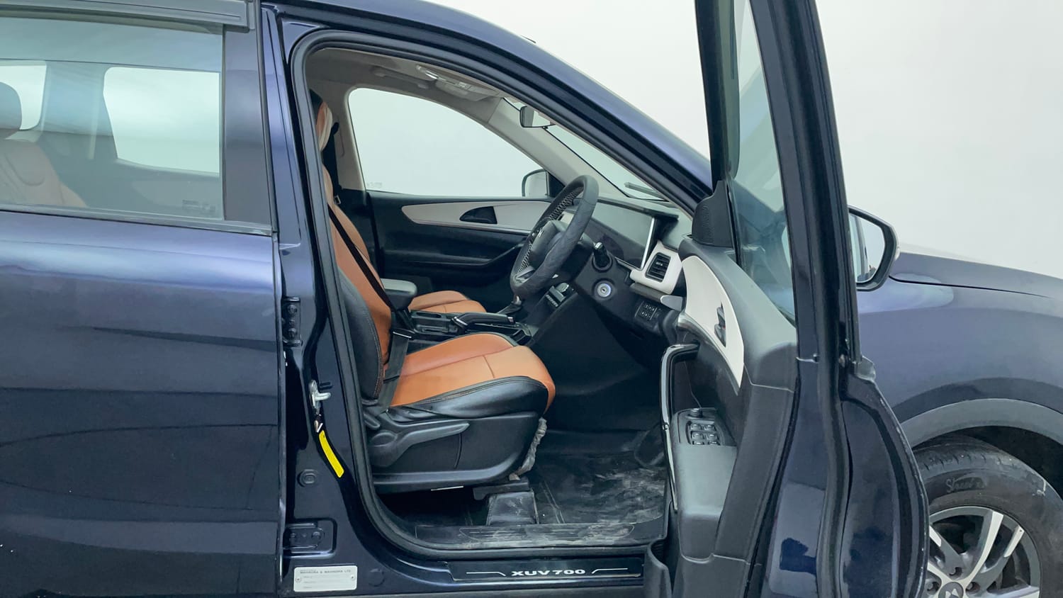 Used 2022 Mahindra XUV700 AX 5 Petrol AT 5 STR Petrol Automatic interior RIGHT SIDE FRONT DOOR CABIN VIEW