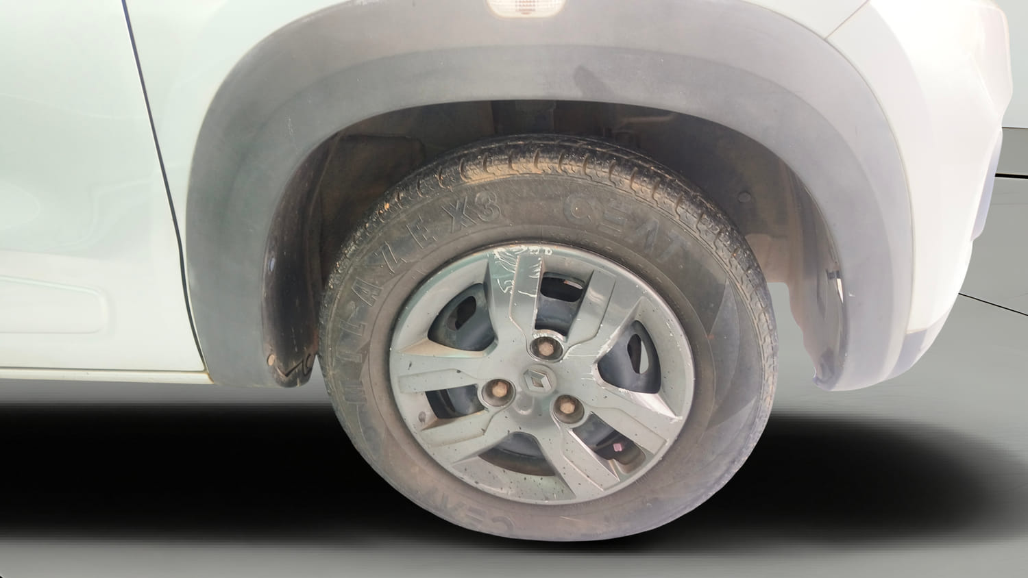 Used 2019 Renault Kwid 1.0 RXT AMT Petrol Automatic tyres RIGHT FRONT TYRE RIM VIEW