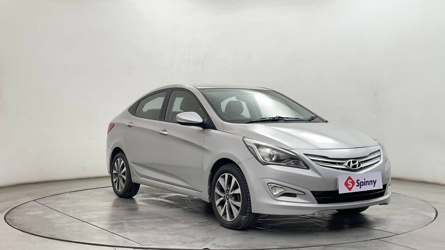 Used 2016 Hyundai Verna 1.6 VTVT SX (O) Petrol Manual exterior RIGHT FRONT CORNER VIEW