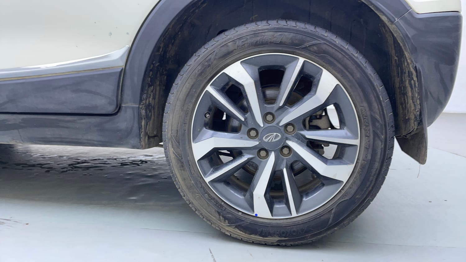 Used 2021 Mahindra XUV 300 W8 (O) 1.2 Petrol AMT Petrol Automatic tyres LEFT REAR TYRE RIM VIEW