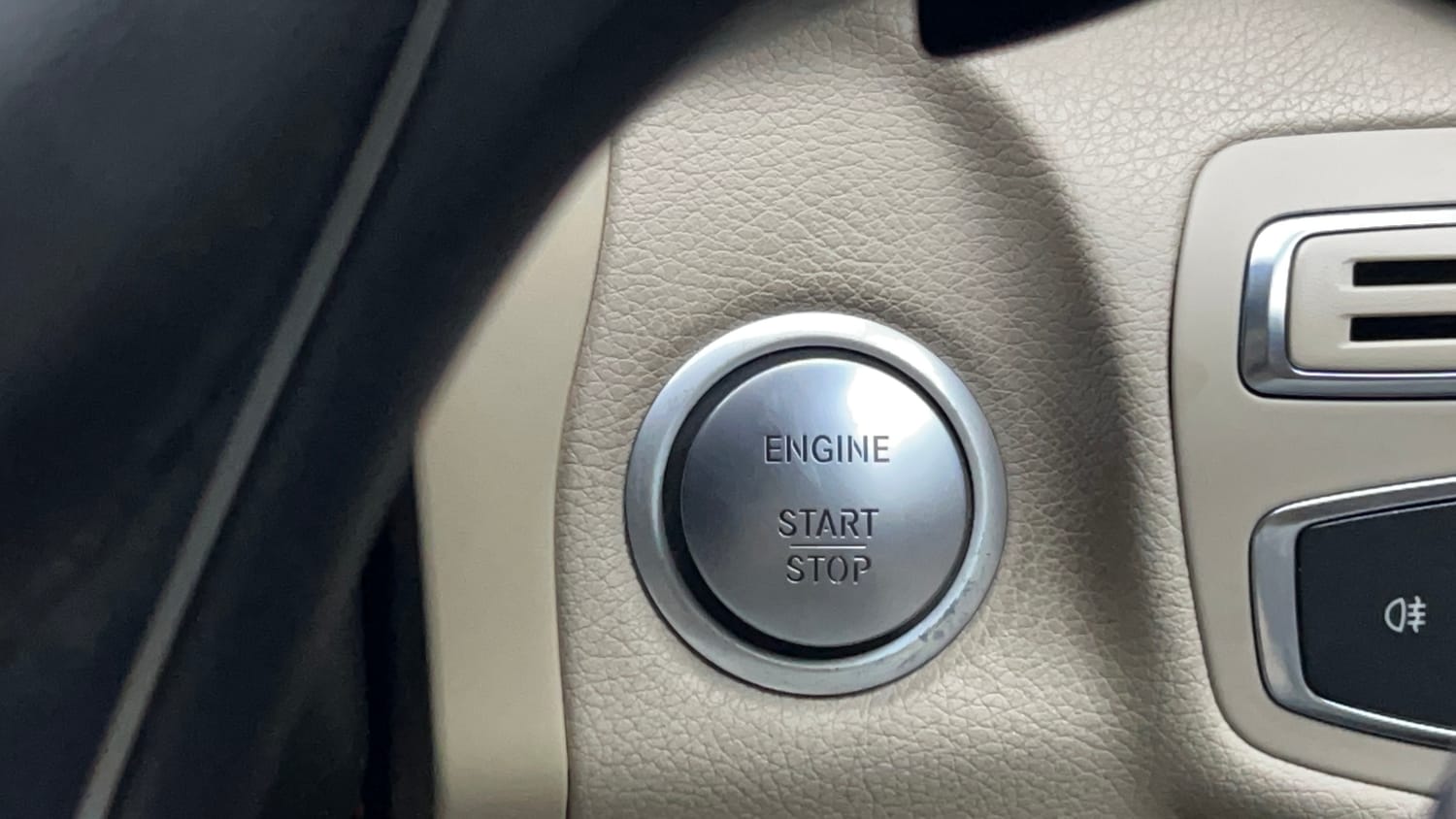 Used 2015 Mercedes-Benz C-Class C 200 Avantgarde Petrol Automatic top_features Keyless start
