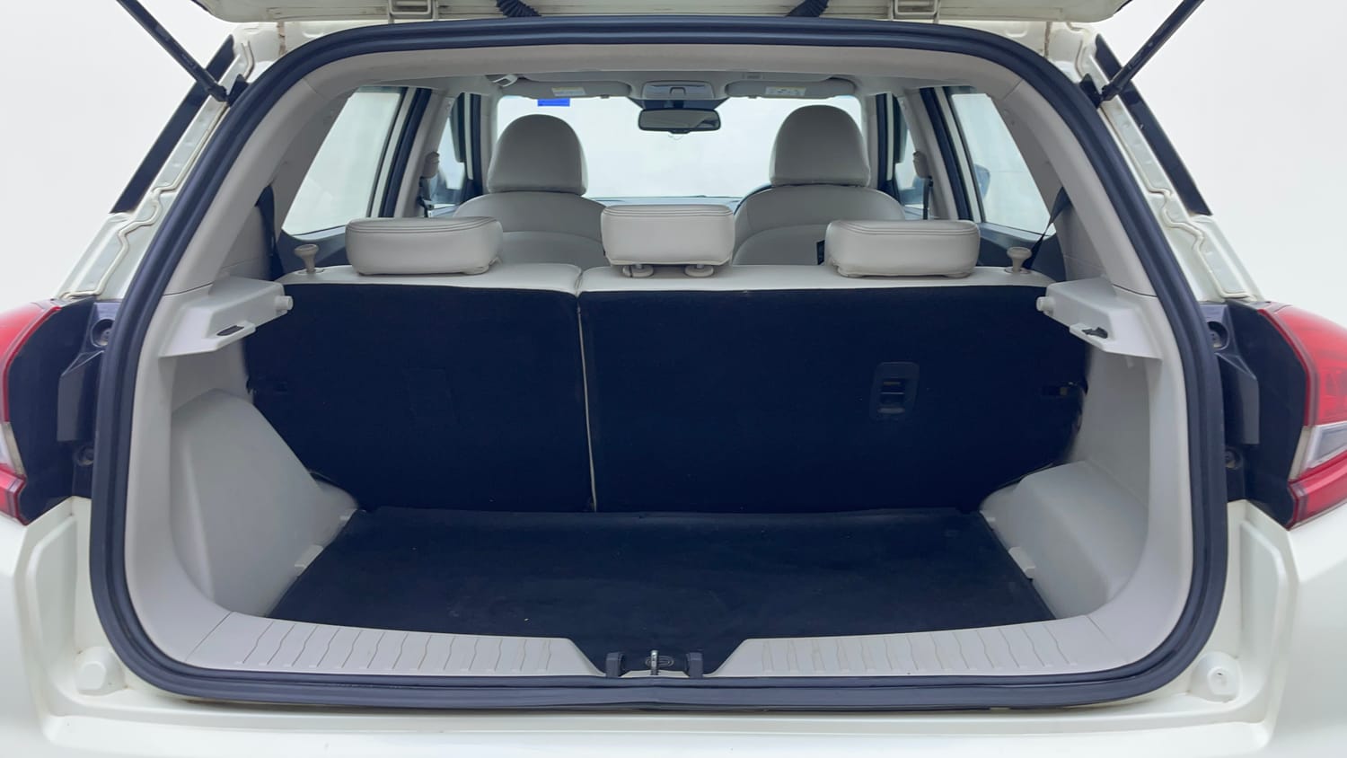 Used 2021 Mahindra XUV 300 W8 (O) 1.2 Petrol AMT Petrol Automatic interior DICKY INSIDE VIEW