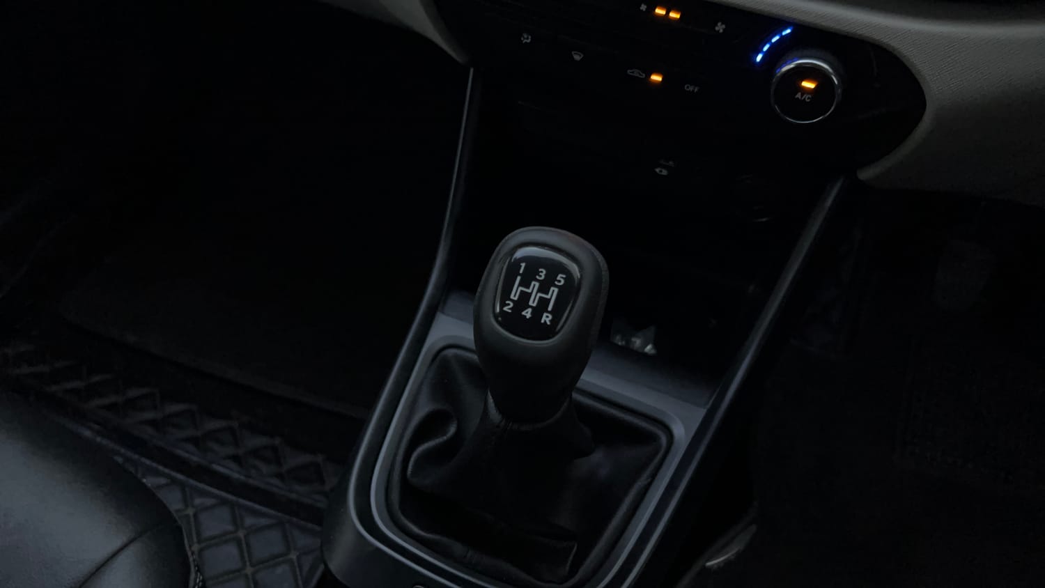 Used 2024 Tata Altroz XM Petrol Petrol Manual interior GEAR  KNOB VIEW
