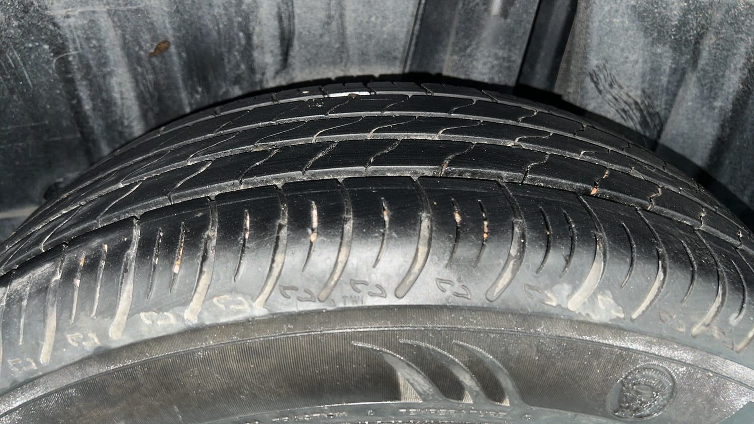 Used 2025 Maruti Suzuki Fronx Zeta 1.0L Turbo MT Petrol Manual tyres LEFT REAR TYRE TREAD VIEW
