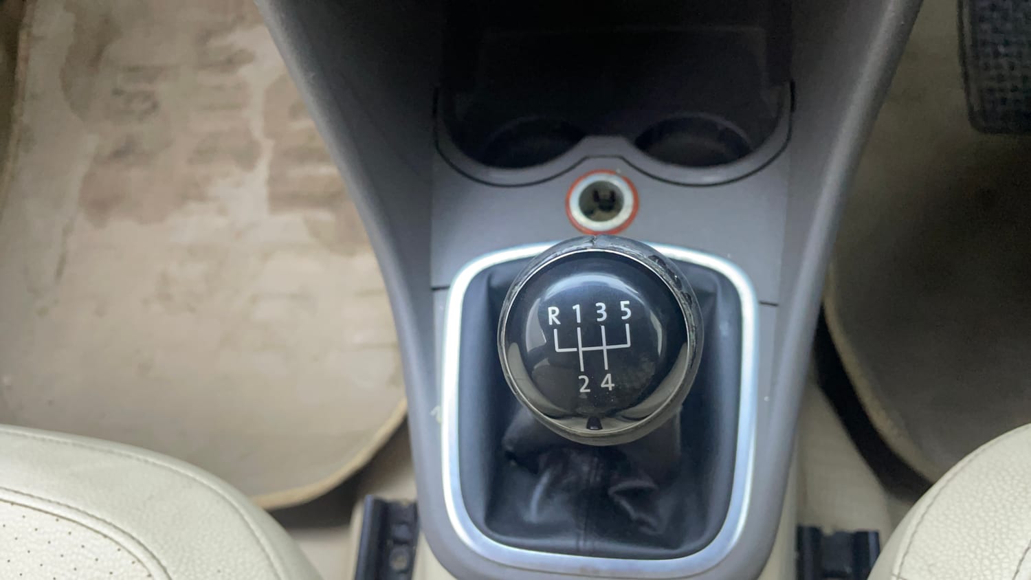 Used 2013 Volkswagen Vento Highline Diesel Diesel Manual interior GEAR  KNOB VIEW