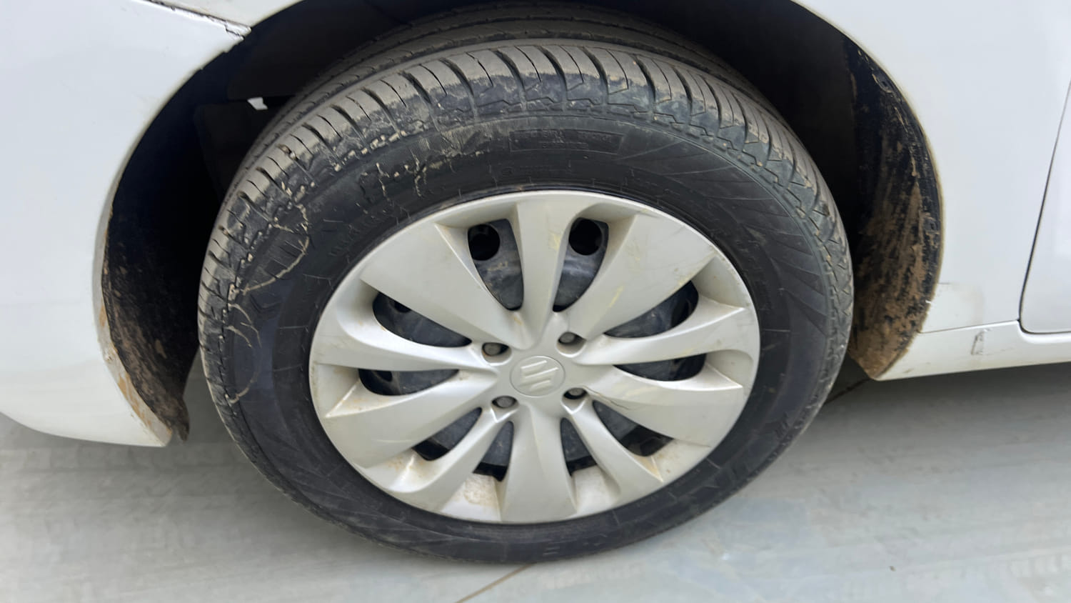 Used 2017 Maruti Suzuki Baleno Delta 1.2 AT Petrol Automatic tyres LEFT FRONT TYRE RIM VIEW
