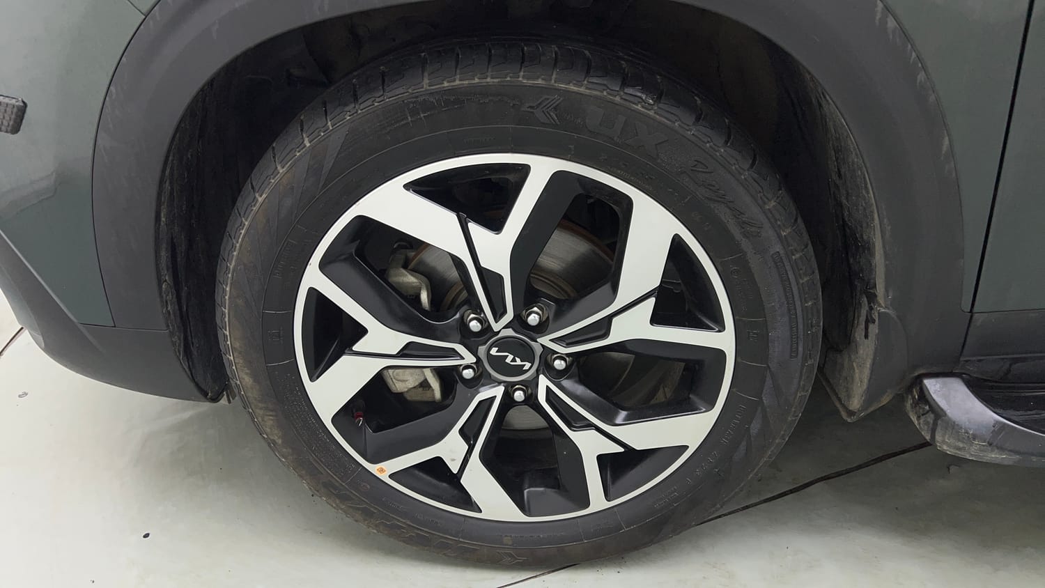 Used 2024 Kia Seltos GTX Plus 1.5 Turbo Petrol DCT Petrol Automatic tyres LEFT FRONT TYRE RIM VIEW