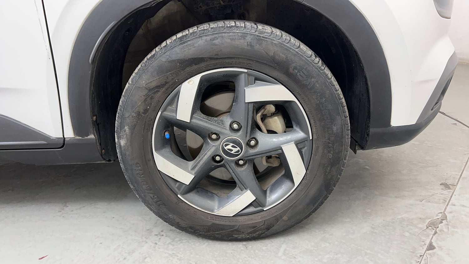 Used 2019 Hyundai Venue SX Plus 1.0 Turbo DCT Petrol Automatic tyres RIGHT FRONT TYRE RIM VIEW
