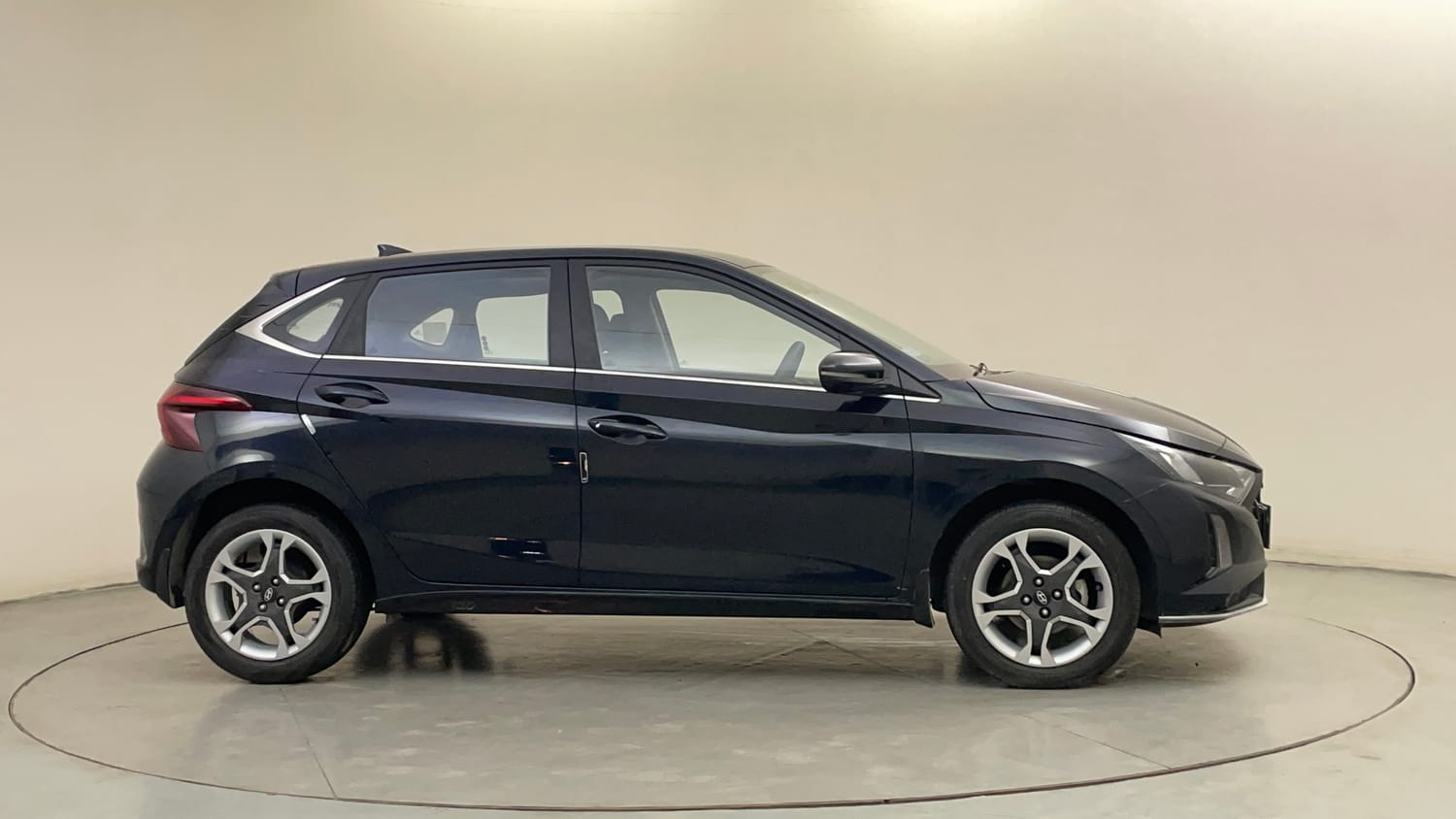 Used 2024 Hyundai i20 Sportz (O) 1.2 IVT Petrol Automatic exterior RIGHT SIDE VIEW