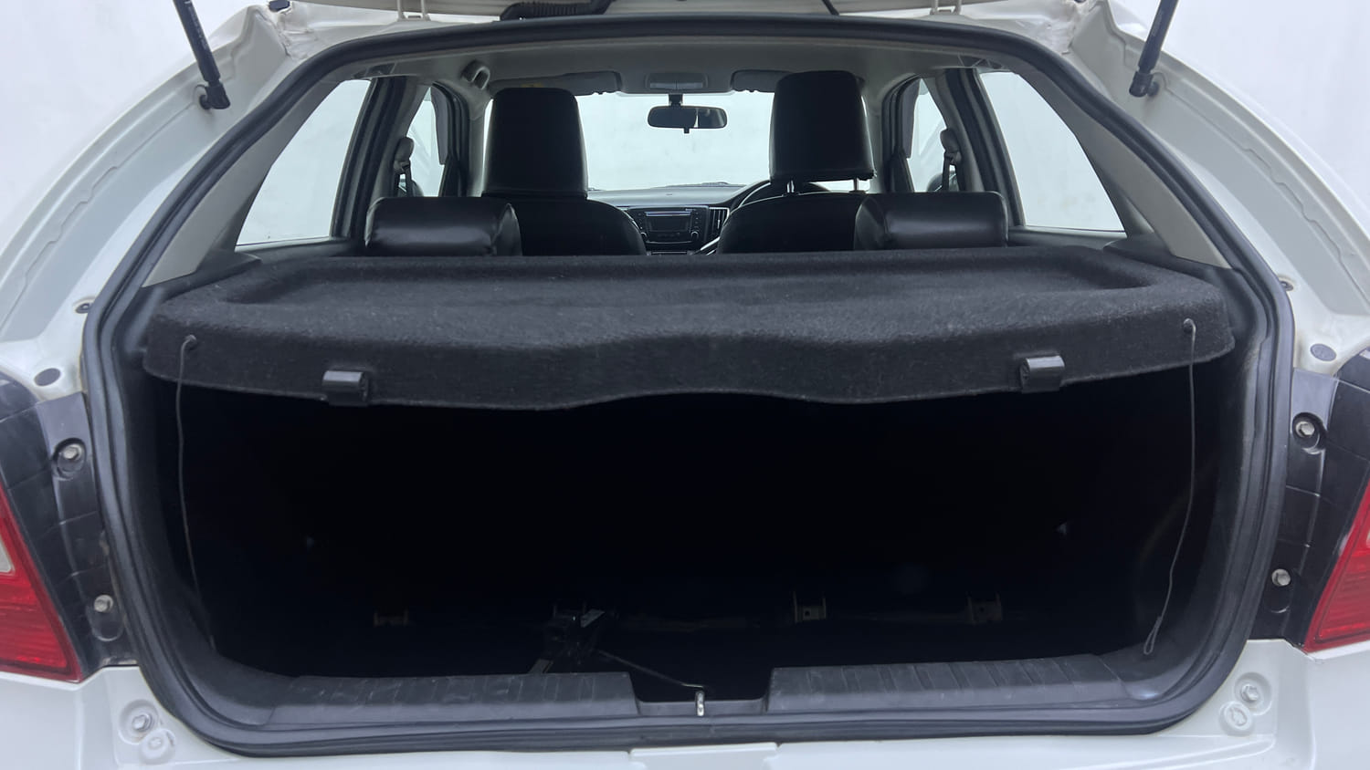 Used 2017 Maruti Suzuki Baleno Delta 1.2 AT Petrol Automatic interior DICKY INSIDE VIEW