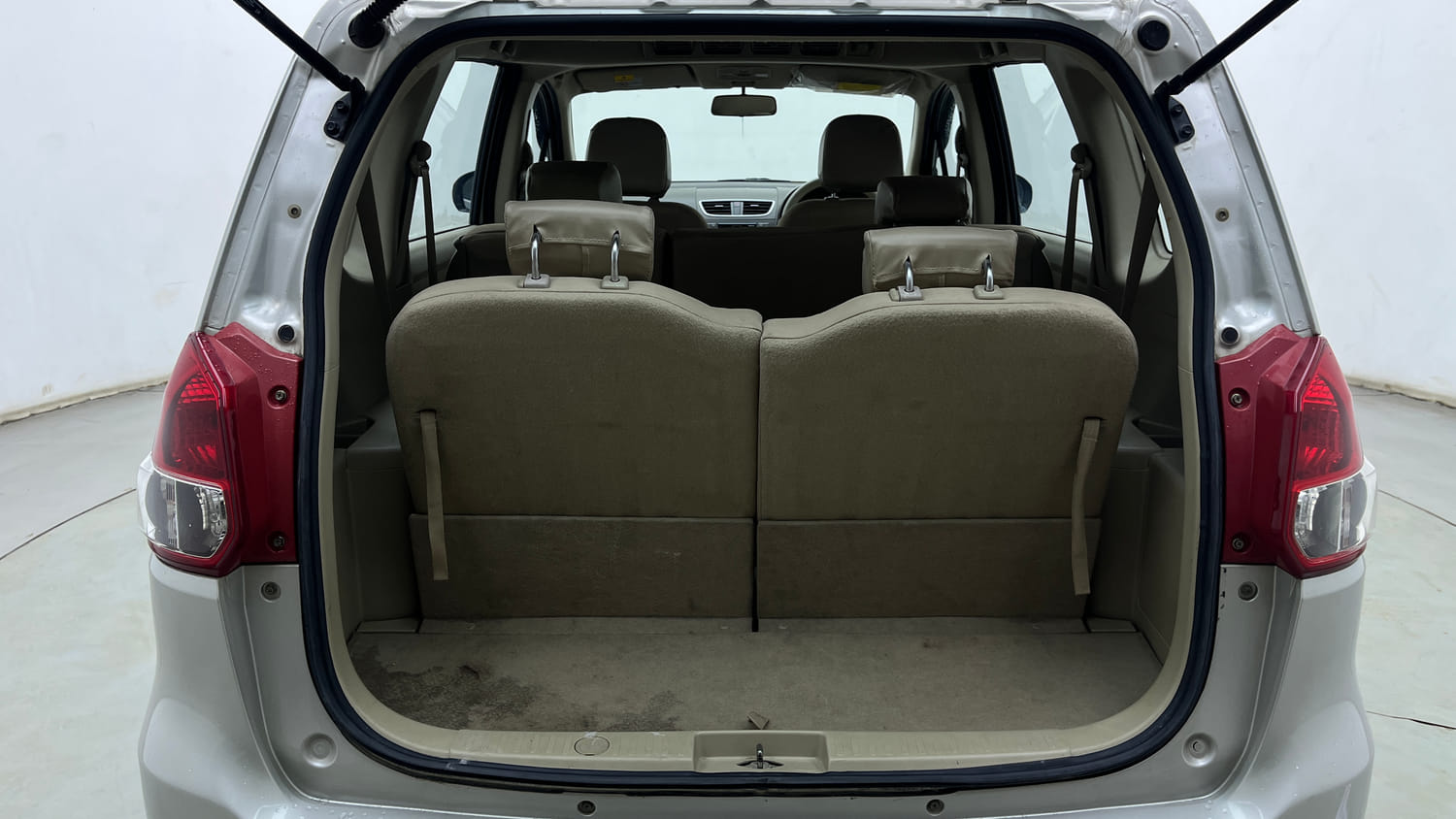 Used 2017 Maruti Suzuki Ertiga VXI Petrol Manual interior DICKY INSIDE VIEW