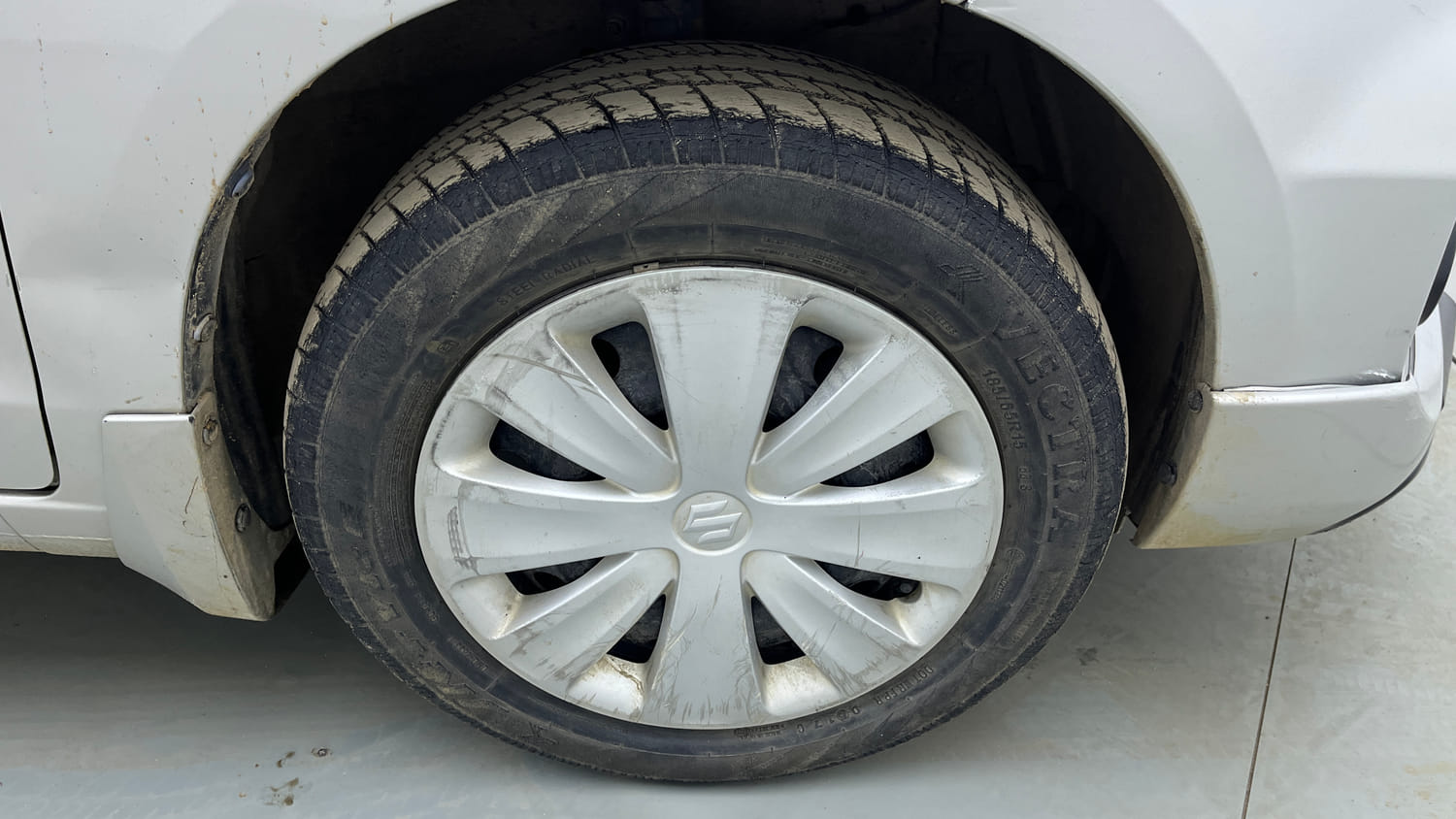 Used 2017 Maruti Suzuki Ertiga VXI Petrol Manual tyres RIGHT FRONT TYRE RIM VIEW