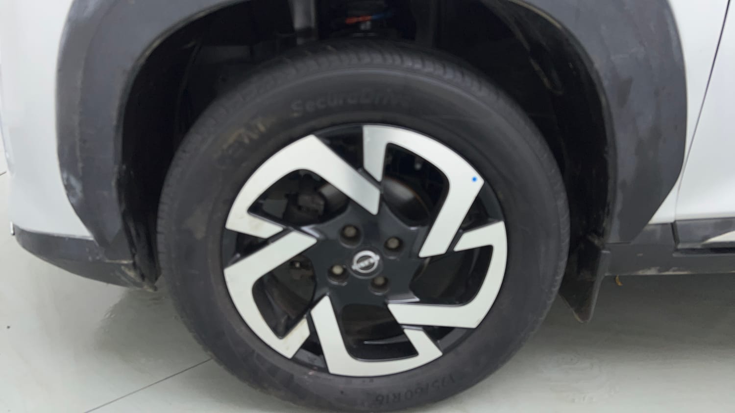 Used 2021 Nissan Magnite XV Premium Turbo Petrol Manual tyres LEFT FRONT TYRE RIM VIEW