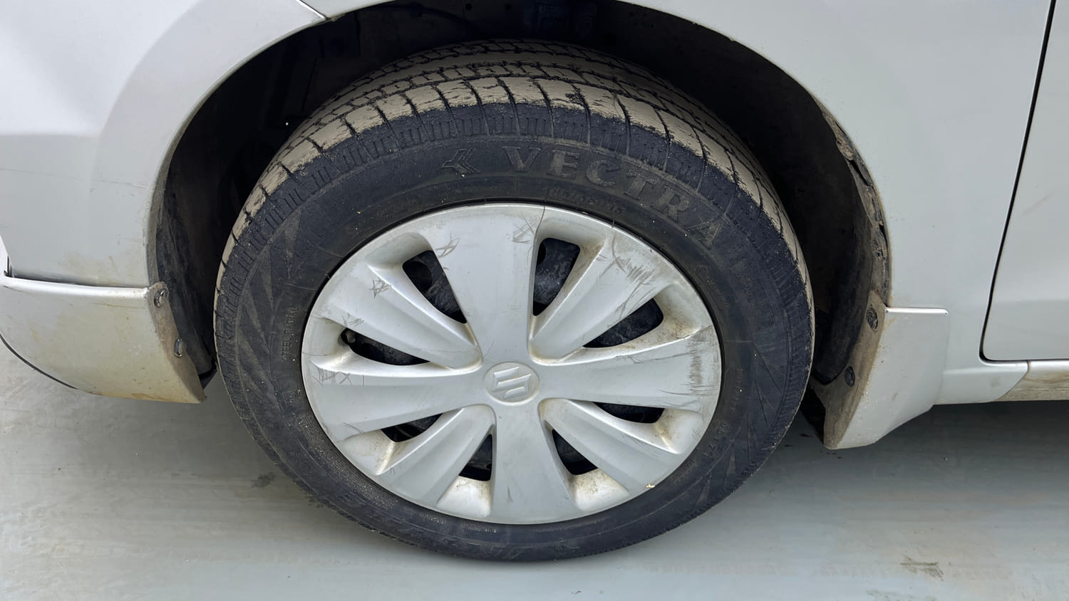 Used 2017 Maruti Suzuki Ertiga VXI Petrol Manual tyres LEFT FRONT TYRE RIM VIEW