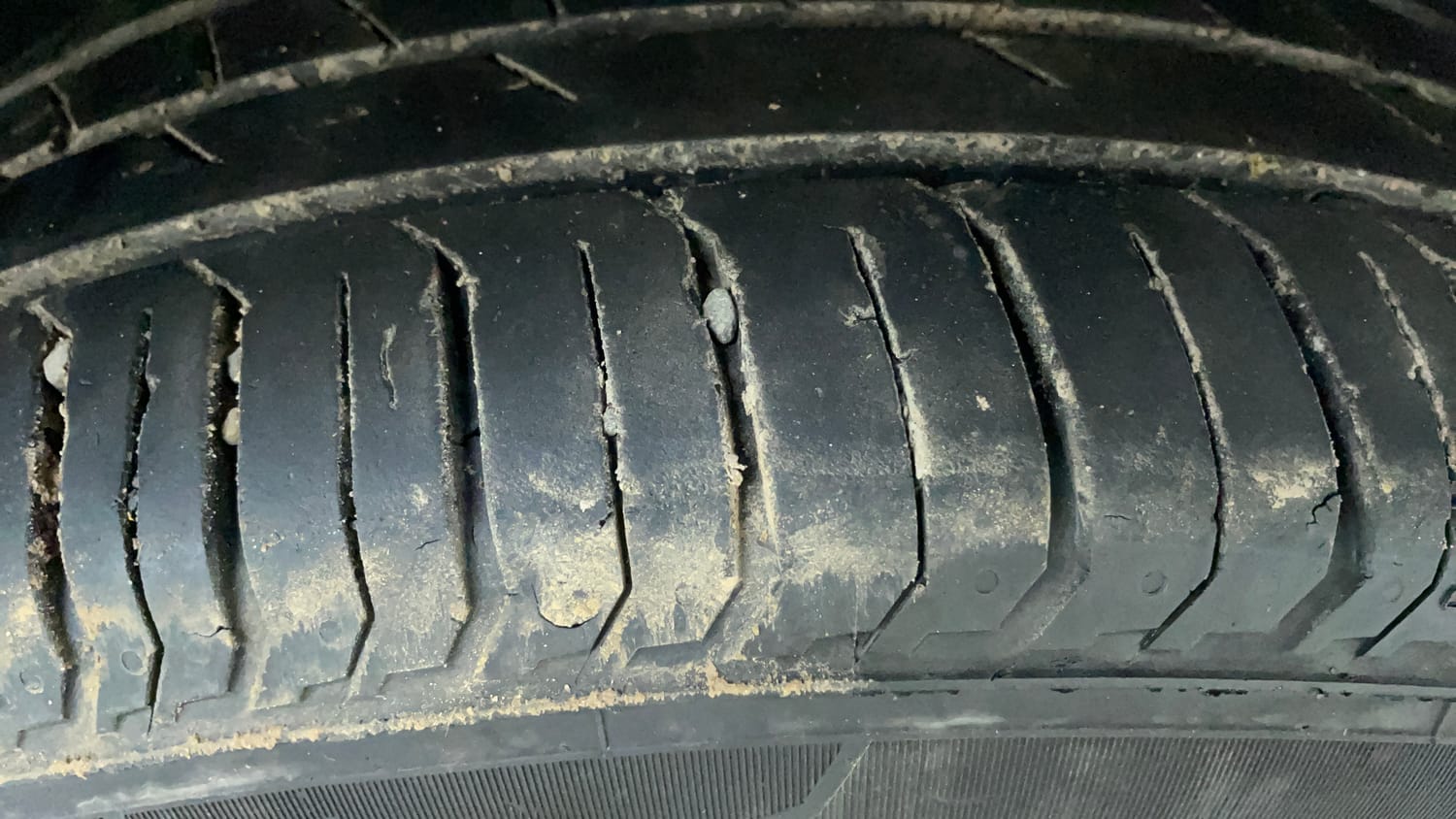 Used 2022 Tata Punch Adventure MT Petrol Manual tyres RIGHT FRONT TYRE TREAD VIEW