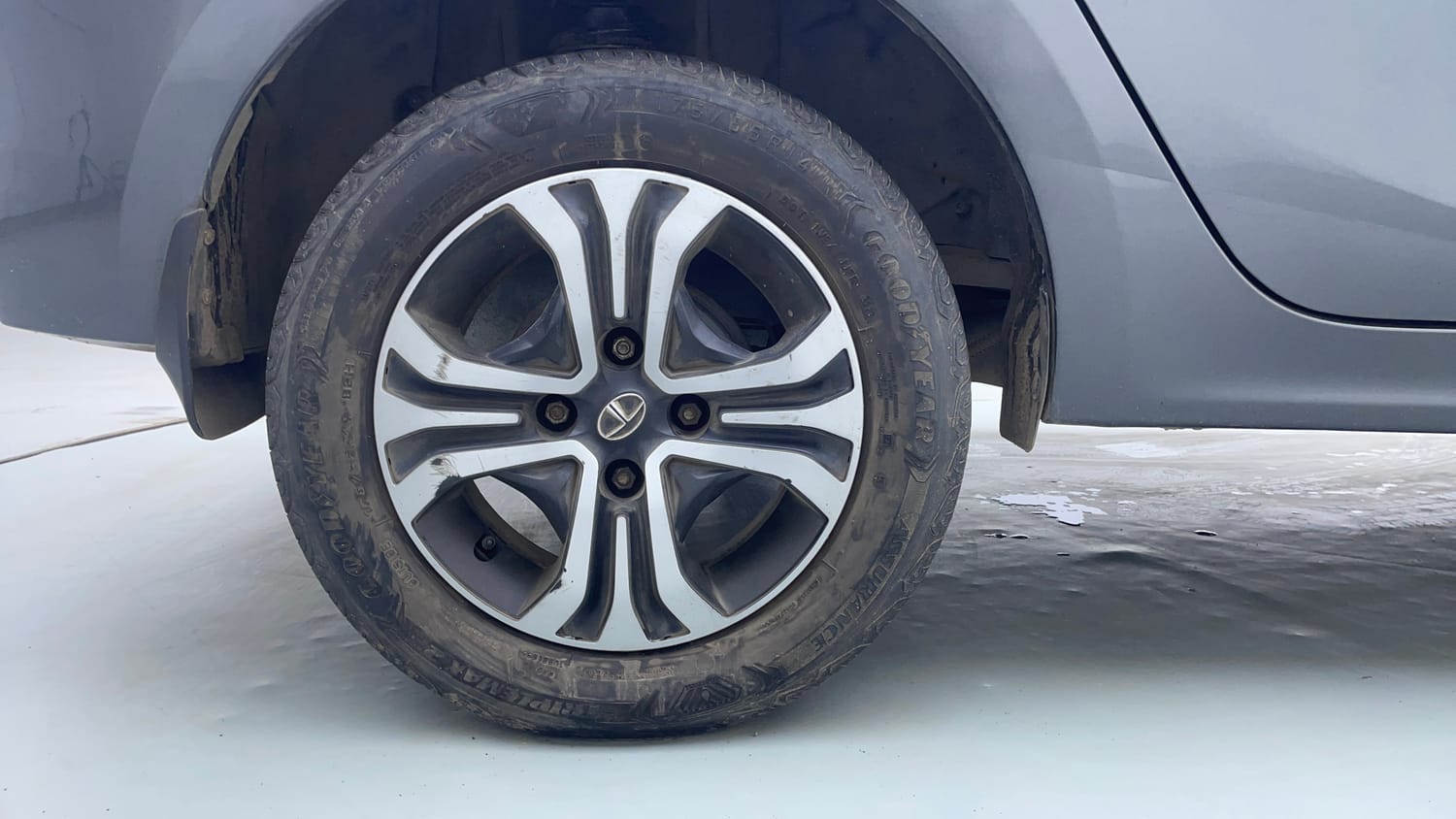 Used 2022 Tata Tigor XZ Plus CNG Cng Manual tyres RIGHT REAR TYRE RIM VIEW