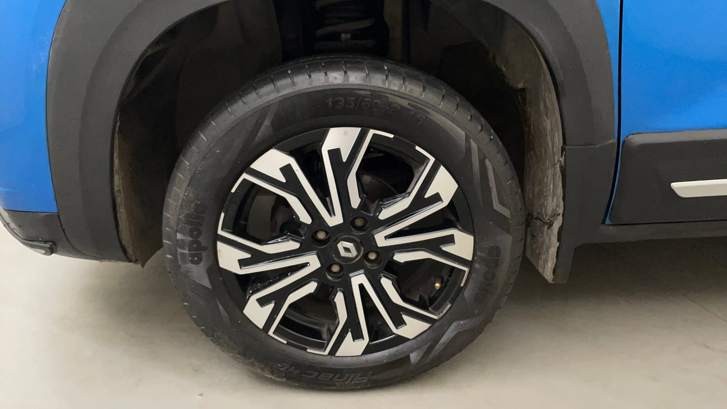 Used 2022 Renault Kiger RXZ AMT Dual Tone Petrol Automatic tyres LEFT FRONT TYRE RIM VIEW