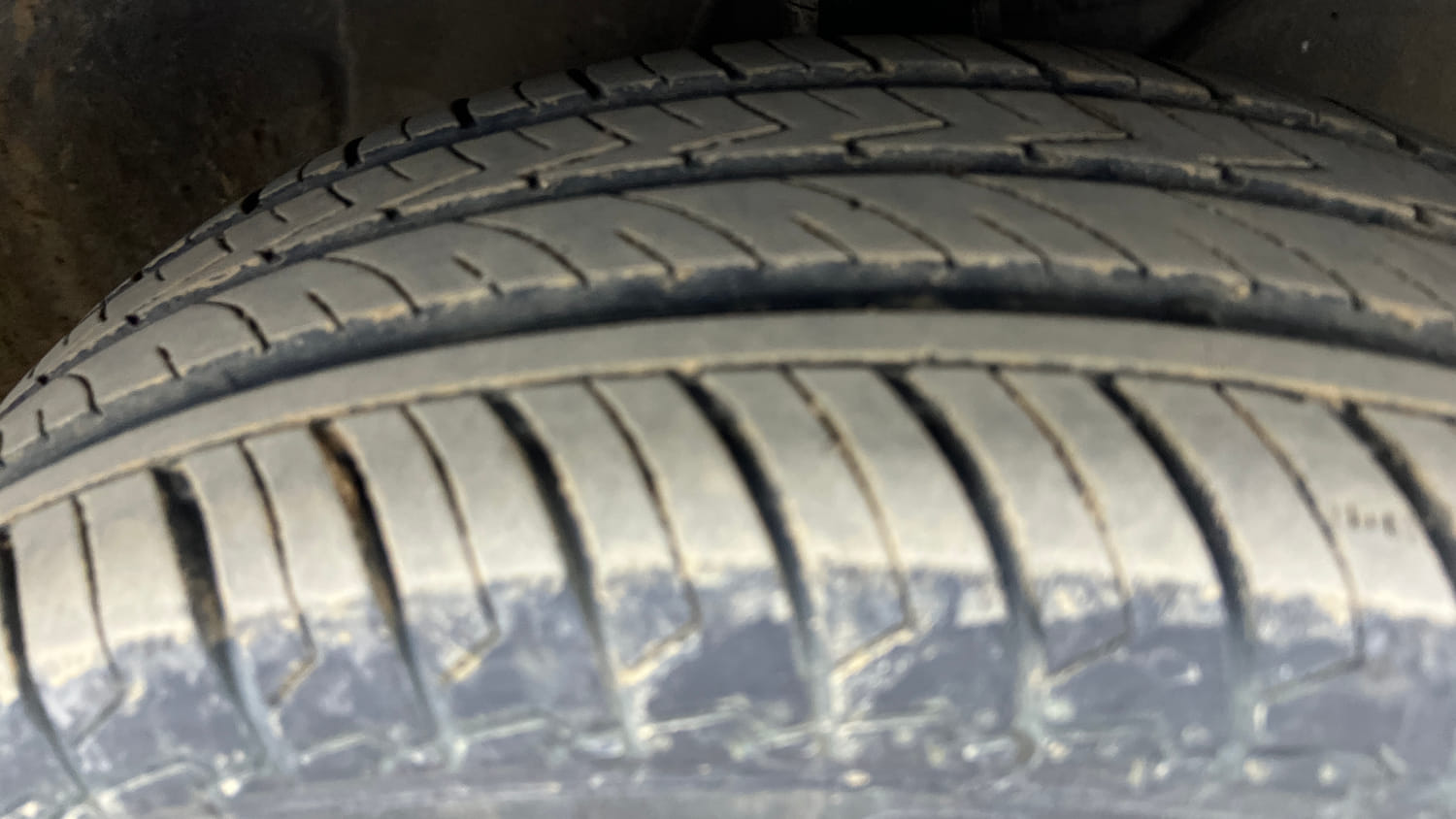 Used 2017 Maruti Suzuki Baleno Delta 1.2 AT Petrol Automatic tyres RIGHT FRONT TYRE TREAD VIEW