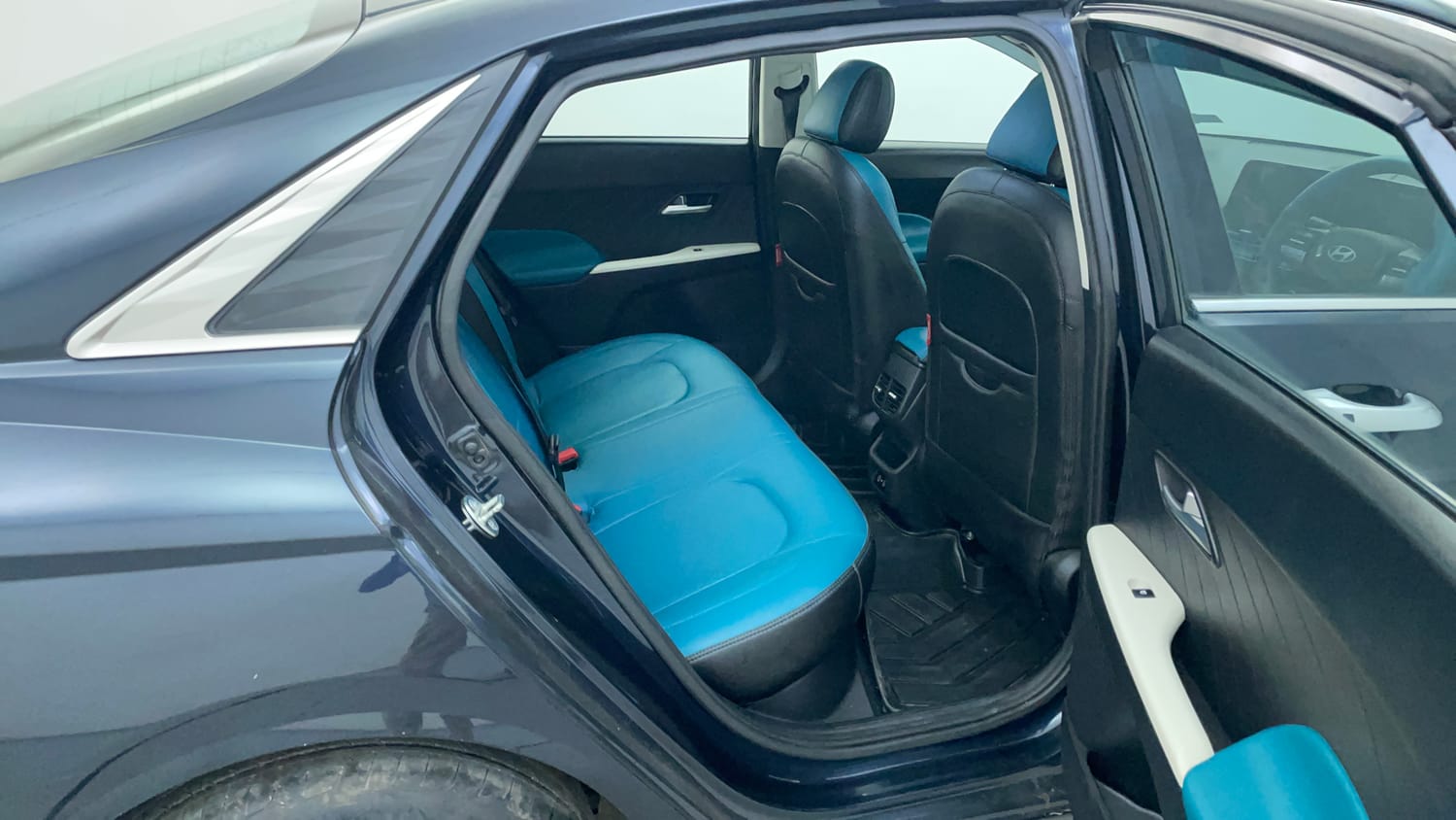 Used 2023 Hyundai Verna SX 1.5 MPi Petrol Manual interior RIGHT SIDE REAR DOOR CABIN VIEW