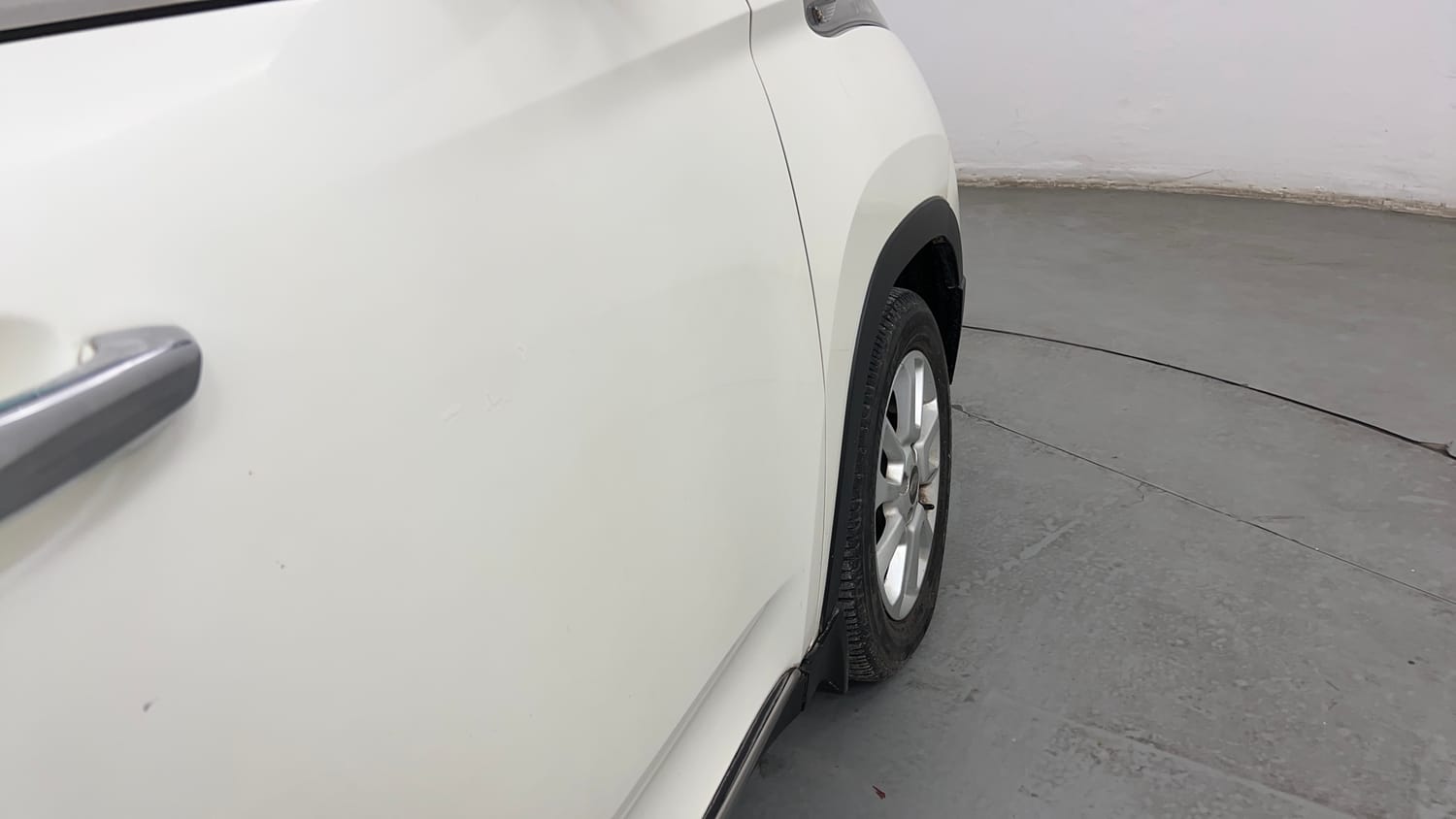 Used 2017 Mahindra KUV100 K8 6 STR Petrol Manual dents MINOR DENT