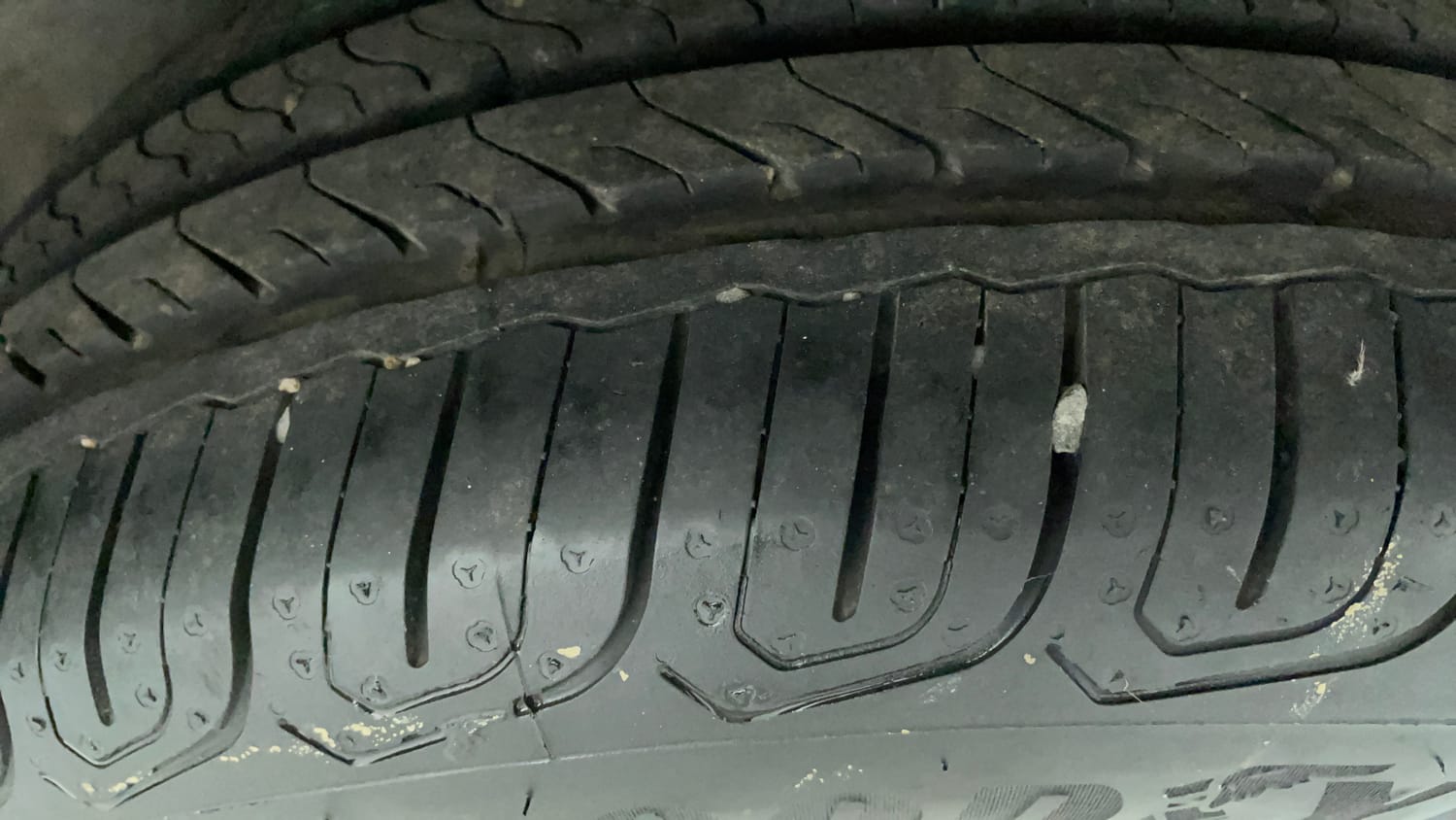 Used 2013 Volkswagen Polo Comfortline 1.2L (P) Petrol Manual tyres LEFT REAR TYRE TREAD VIEW