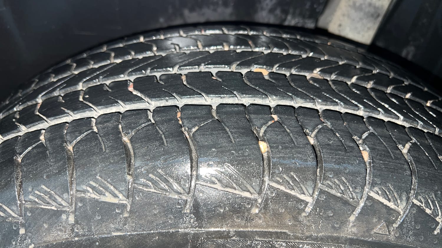 Used 2025 Toyota Urban Cruiser Hyryder V Hybrid Hybrid Automatic tyres LEFT REAR TYRE TREAD VIEW