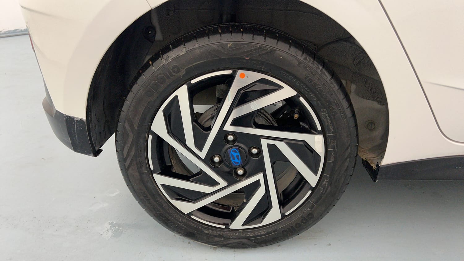 Used 2024 Hyundai New i20 Asta (O) 1.2 IVT Petrol Automatic tyres RIGHT REAR TYRE RIM VIEW