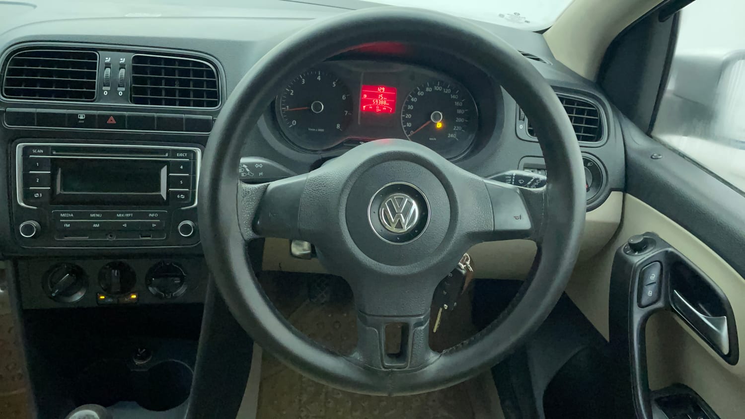 Used 2013 Volkswagen Polo Comfortline 1.2L (P) Petrol Manual interior STEERING VIEW