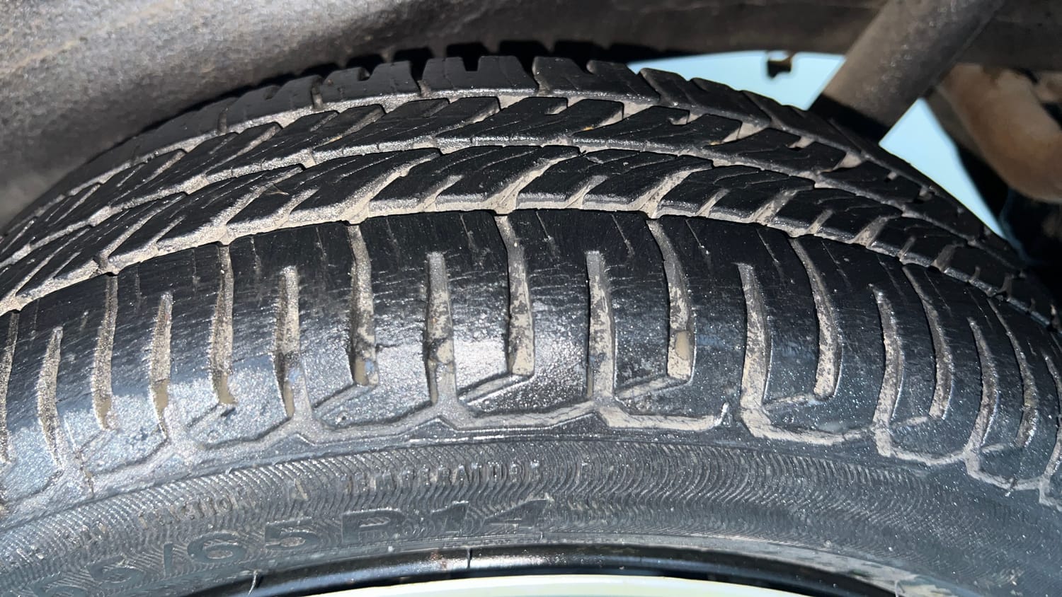 Used 2014 Maruti Suzuki Wagon R VXI Petrol Manual tyres LEFT REAR TYRE TREAD VIEW