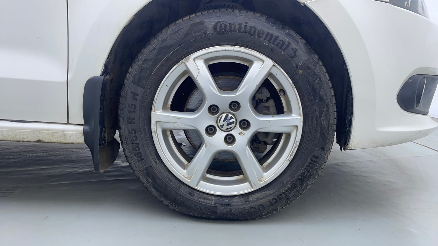 Used 2013 Volkswagen Vento Highline Diesel Diesel Manual tyres RIGHT FRONT TYRE RIM VIEW