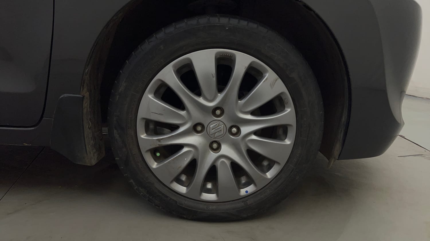 Used 2019 Maruti Suzuki Baleno Alpha 1.2 AT Petrol Automatic tyres RIGHT FRONT TYRE RIM VIEW