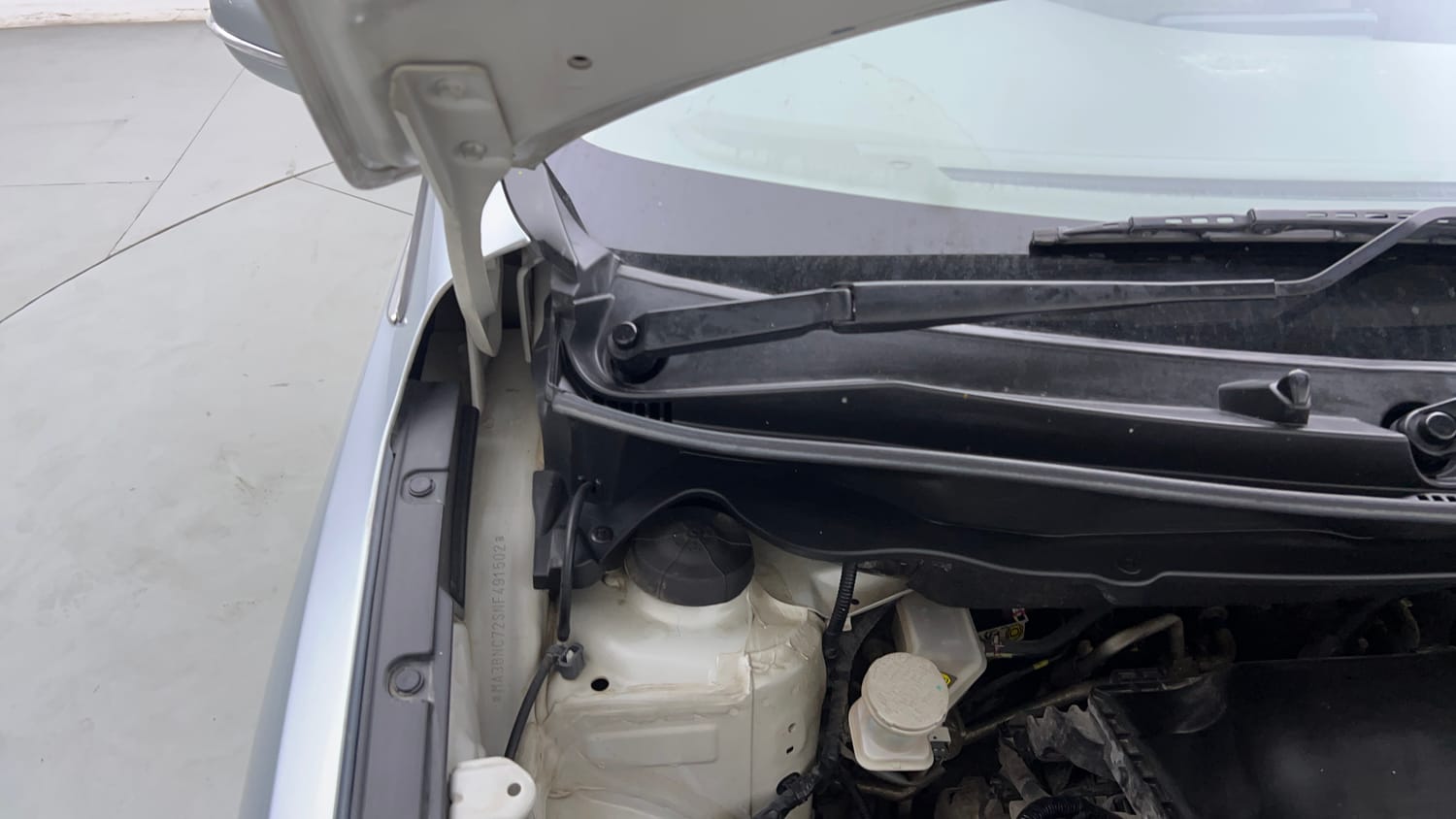 Used 2022 Maruti Suzuki New Ertiga VXi Petrol Manual engine ENGINE RIGHT SIDE HINGE & APRON VIEW