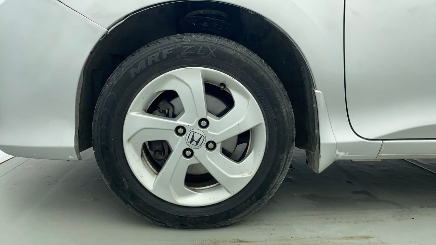 Used 2016 Honda City VX (O) MT Diesel Diesel Manual tyres LEFT FRONT TYRE RIM VIEW